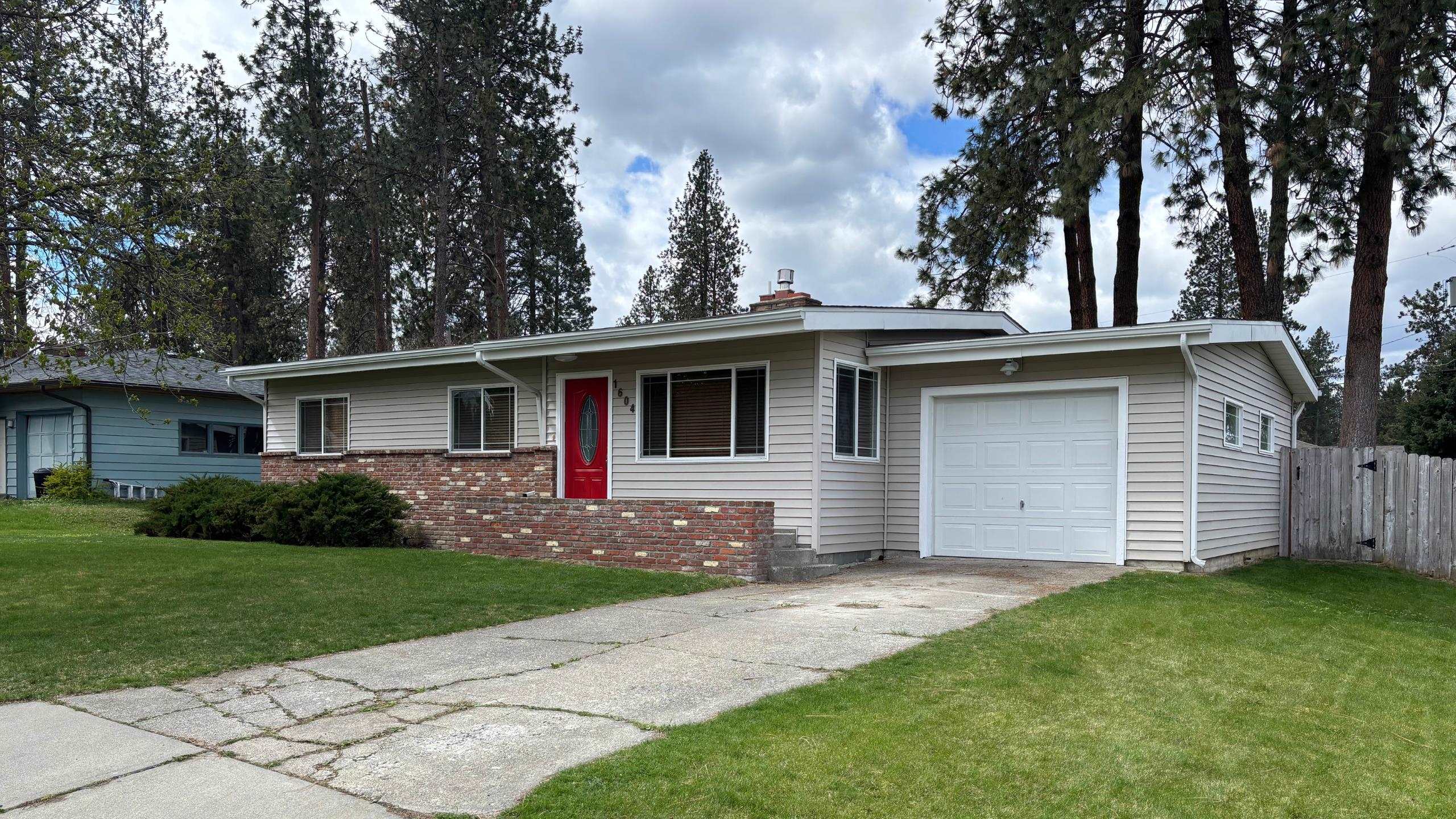 1604 S Woodlawn Rd - Photo 2