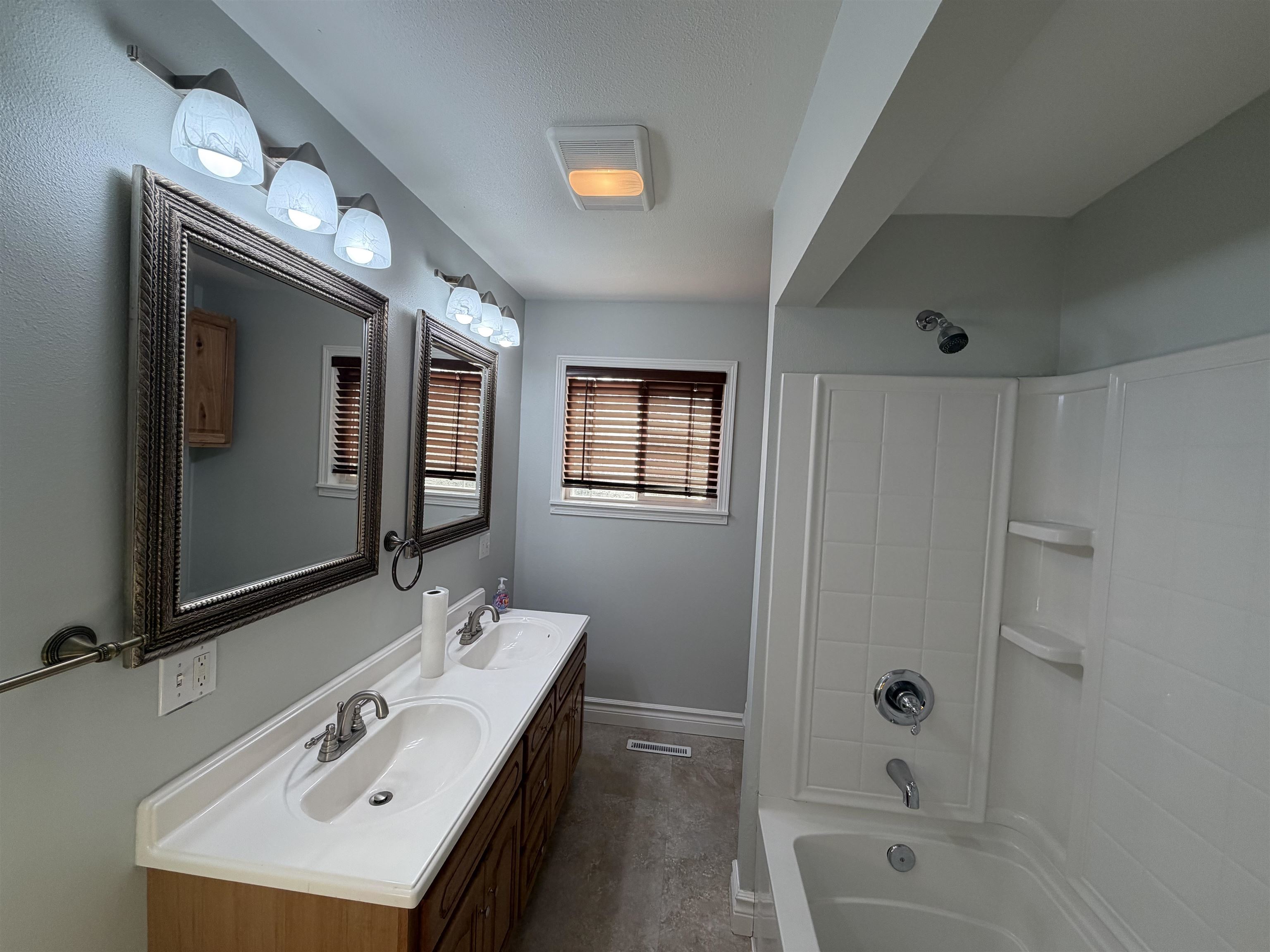1604 S Woodlawn Rd - Photo 9