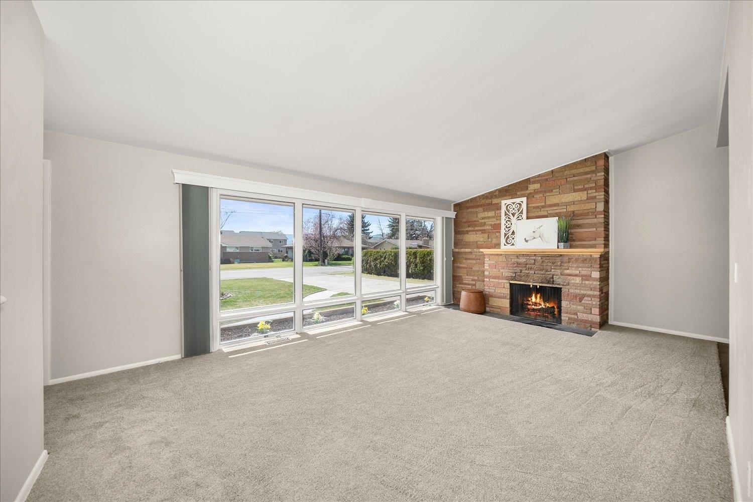 11603 E Main Ave - Photo 2