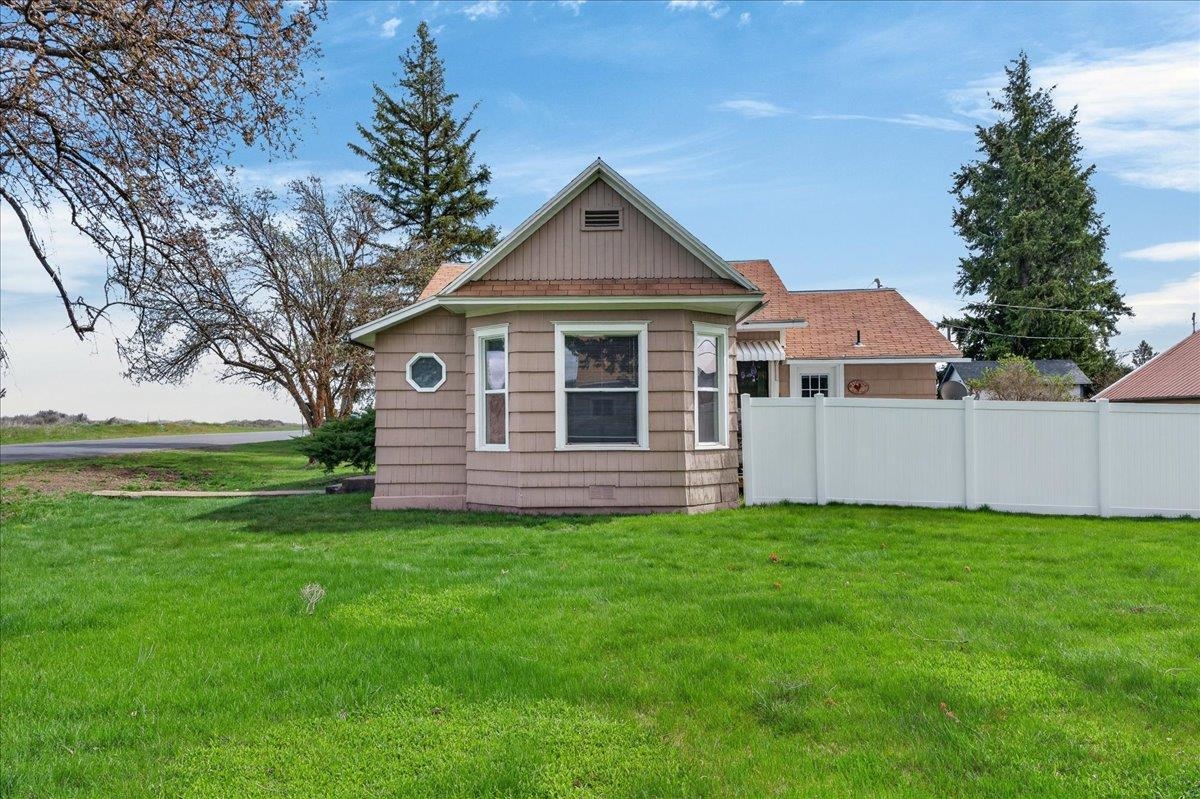 707 Lincoln St - Photo 2