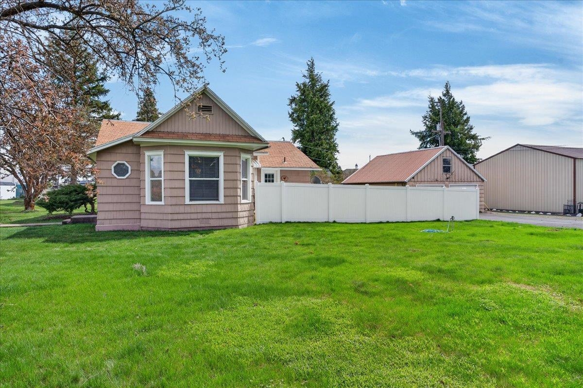 707 Lincoln St - Photo 3