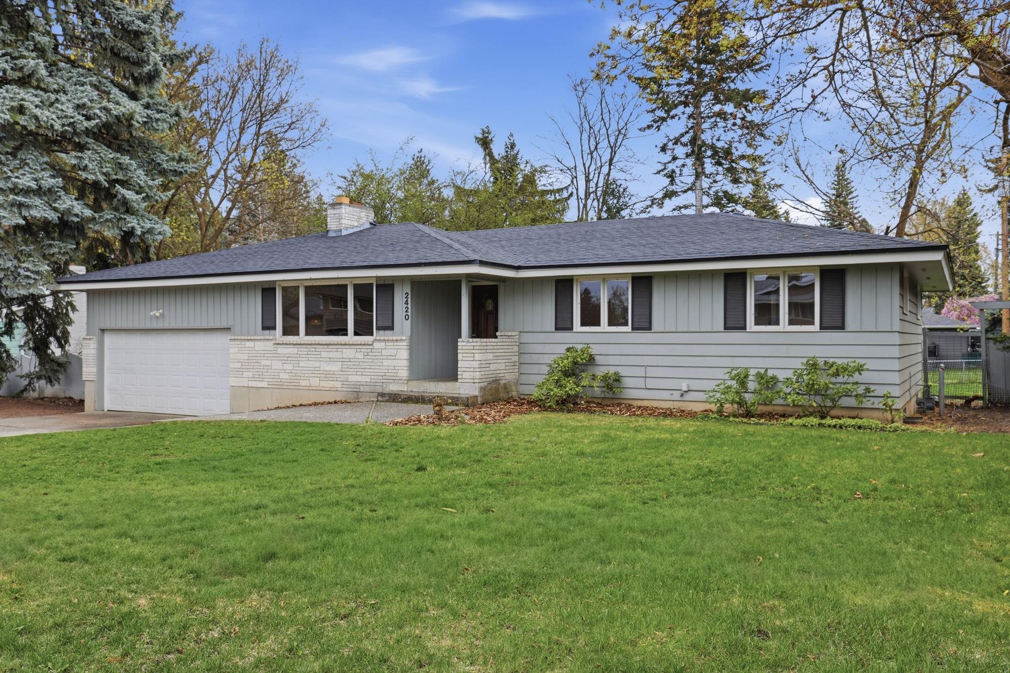 2420 E 39th Ave - Photo 2