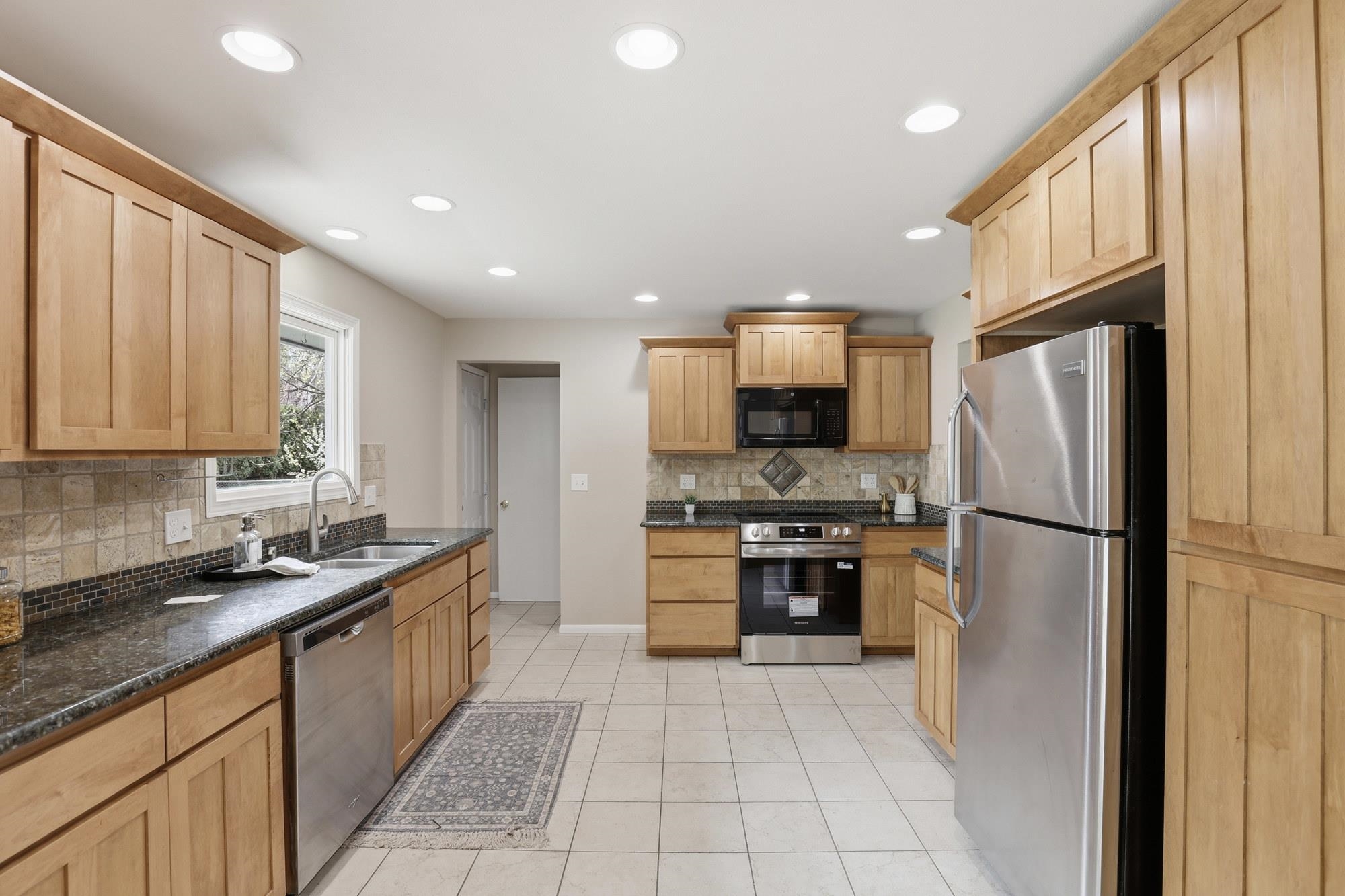 2420 E 39th Ave - Photo 11