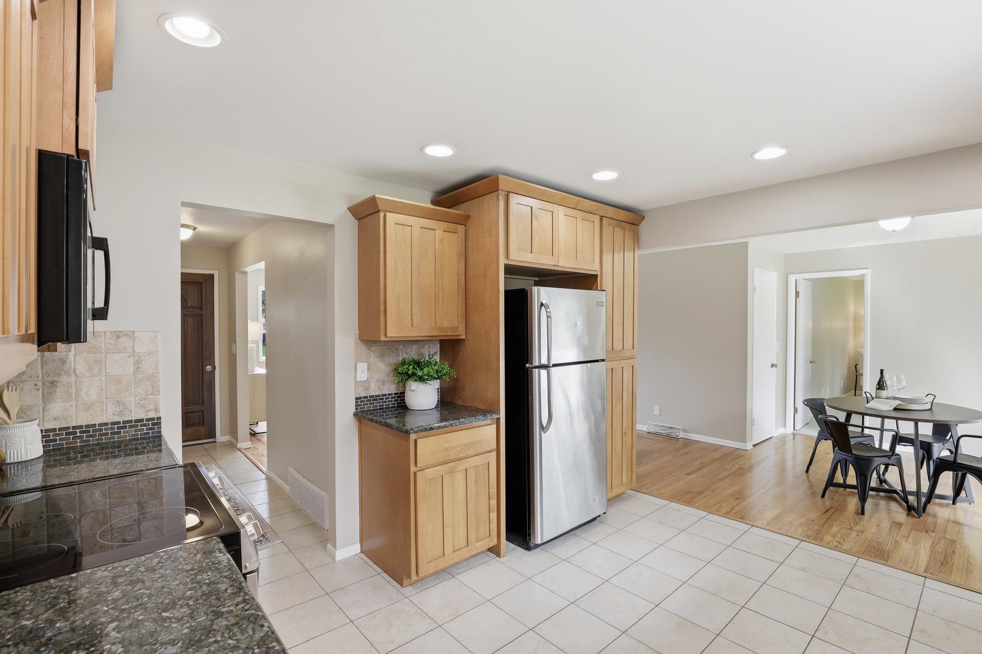 2420 E 39th Ave - Photo 14