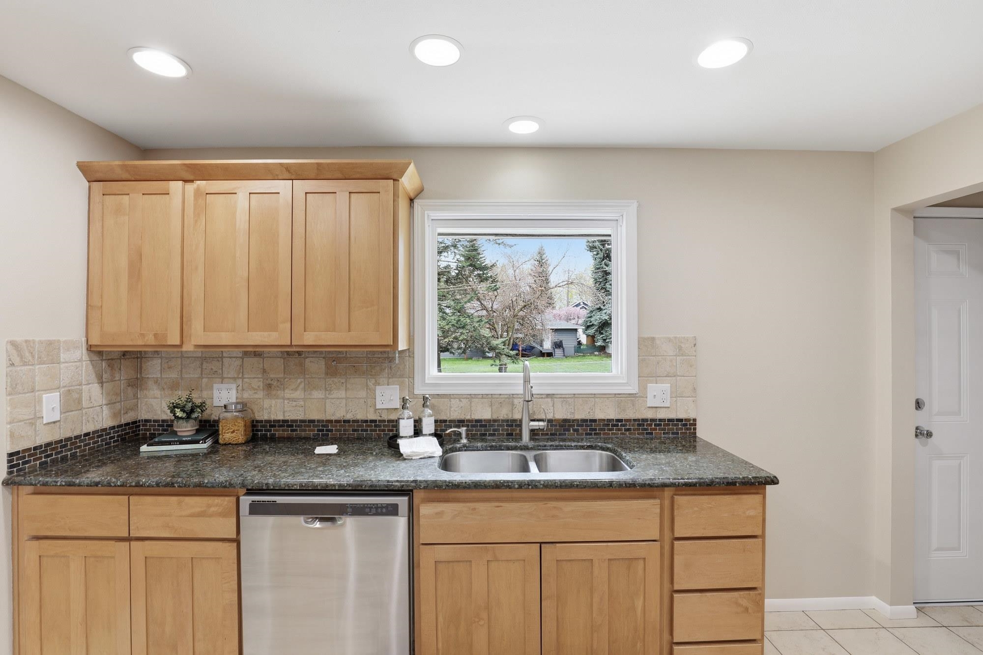 2420 E 39th Ave - Photo 16