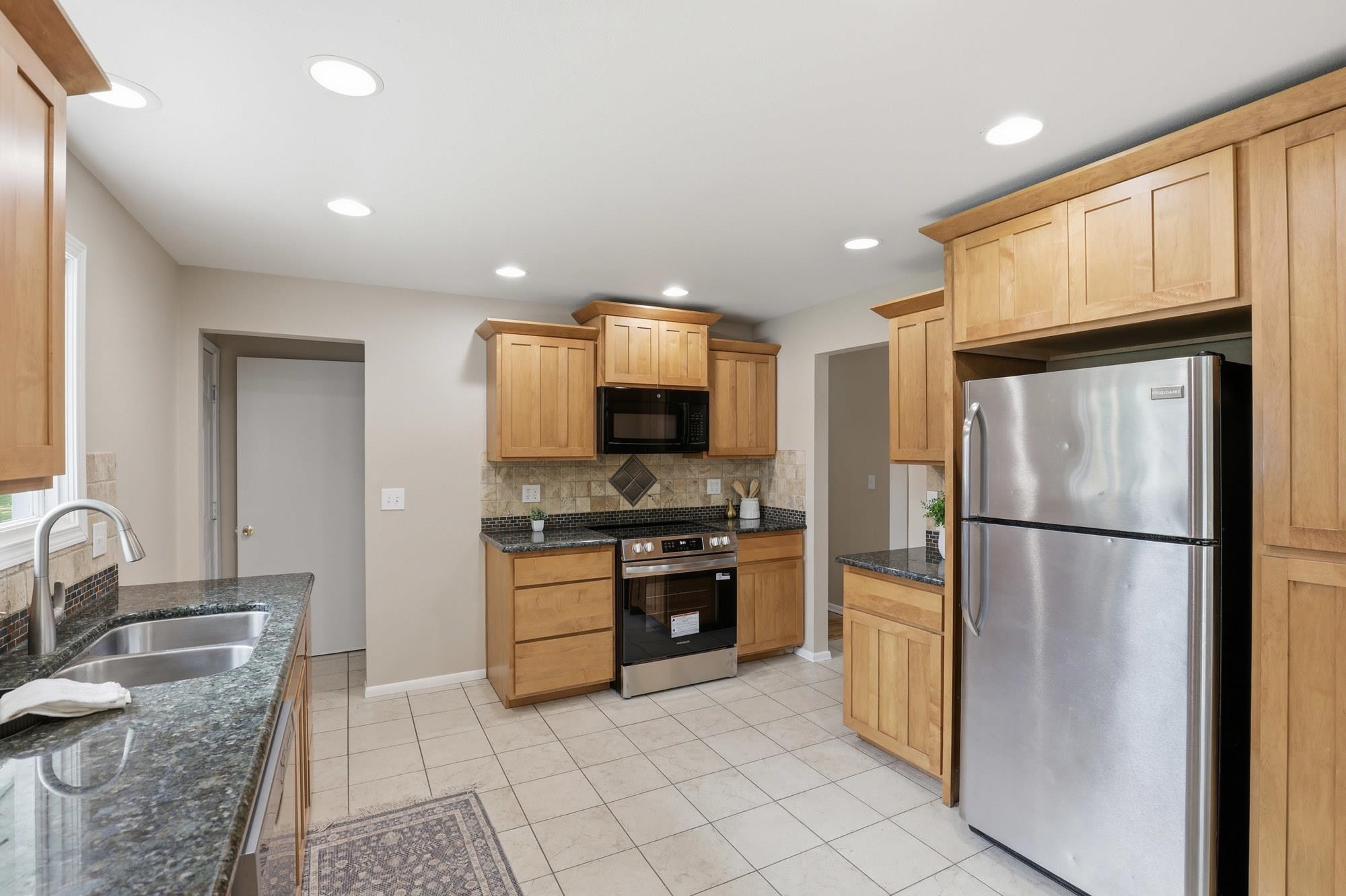 2420 E 39th Ave - Photo 17