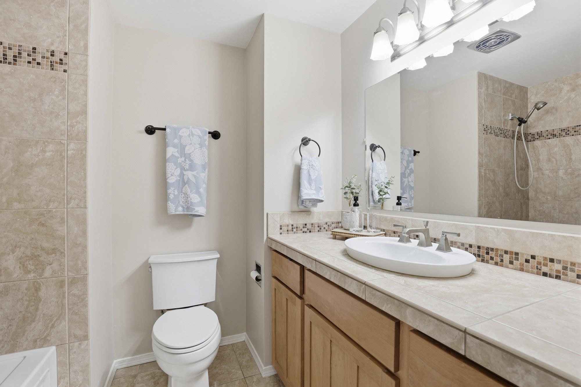 2420 E 39th Ave - Photo 24