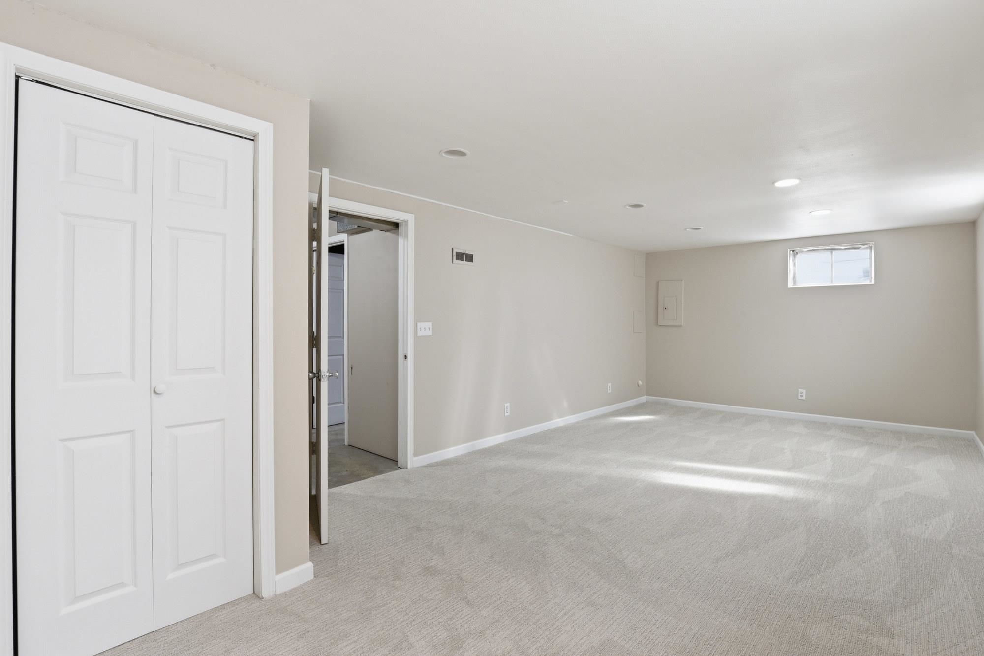 2420 E 39th Ave - Photo 28