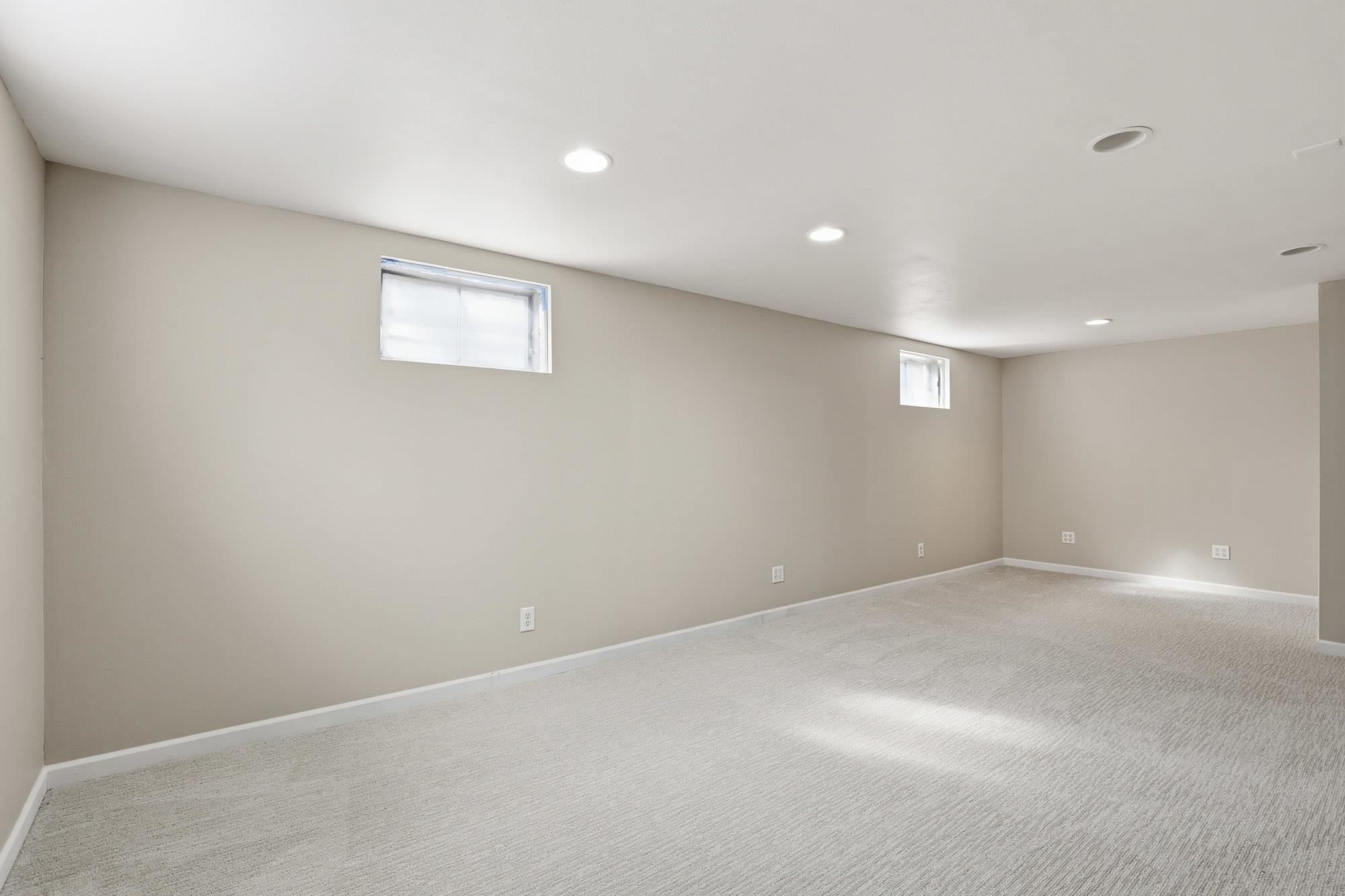 2420 E 39th Ave - Photo 29