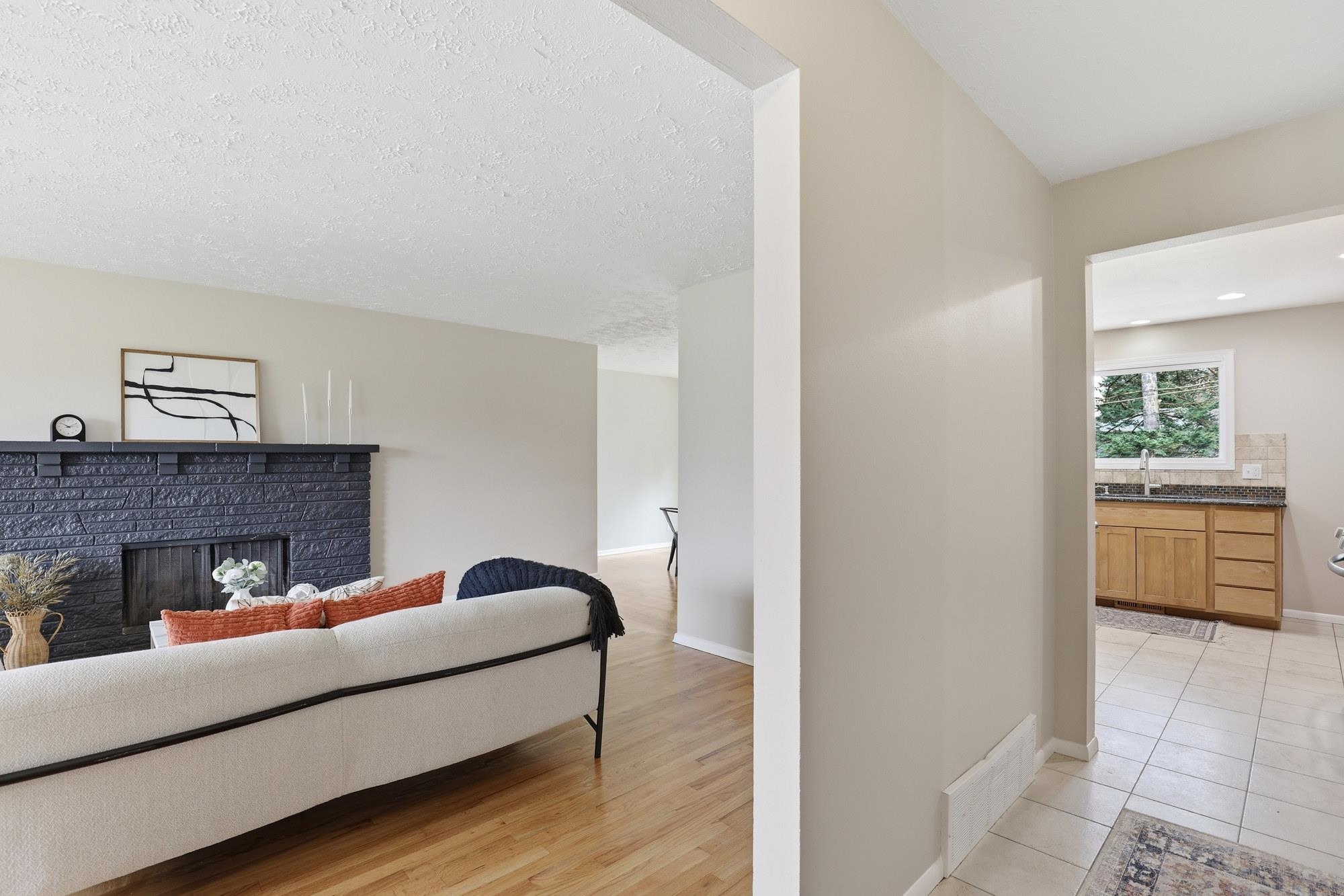 2420 E 39th Ave - Photo 4