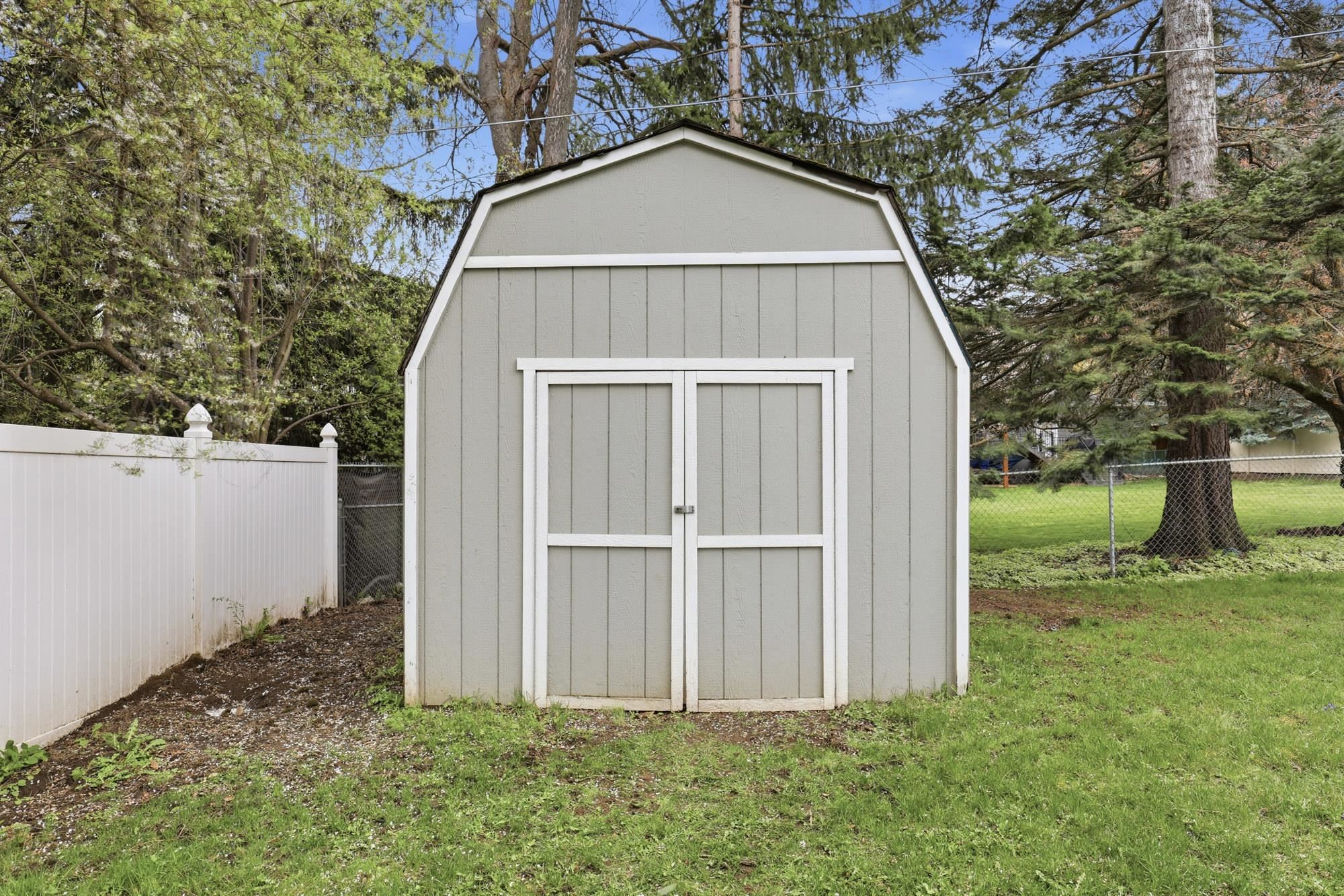 2420 E 39th Ave - Photo 36