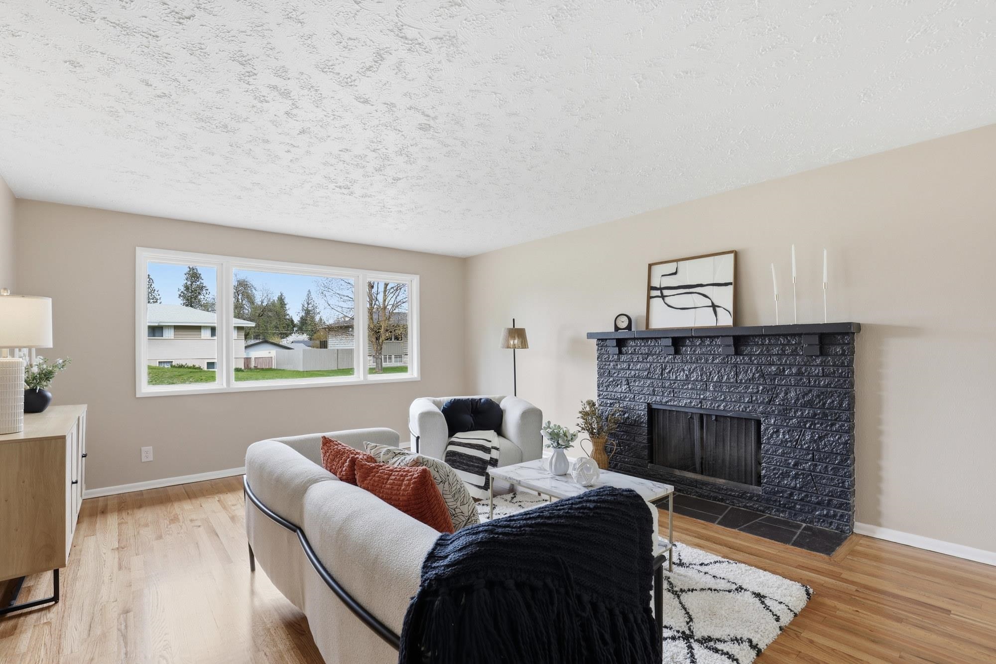 2420 E 39th Ave - Photo 8