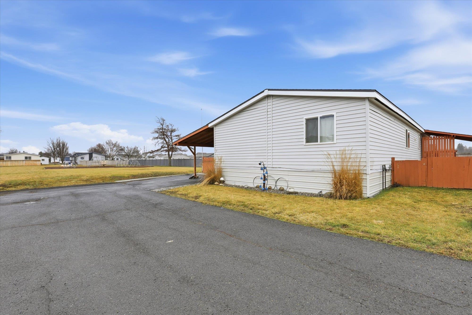 10510 W Richland Rd - Photo 3