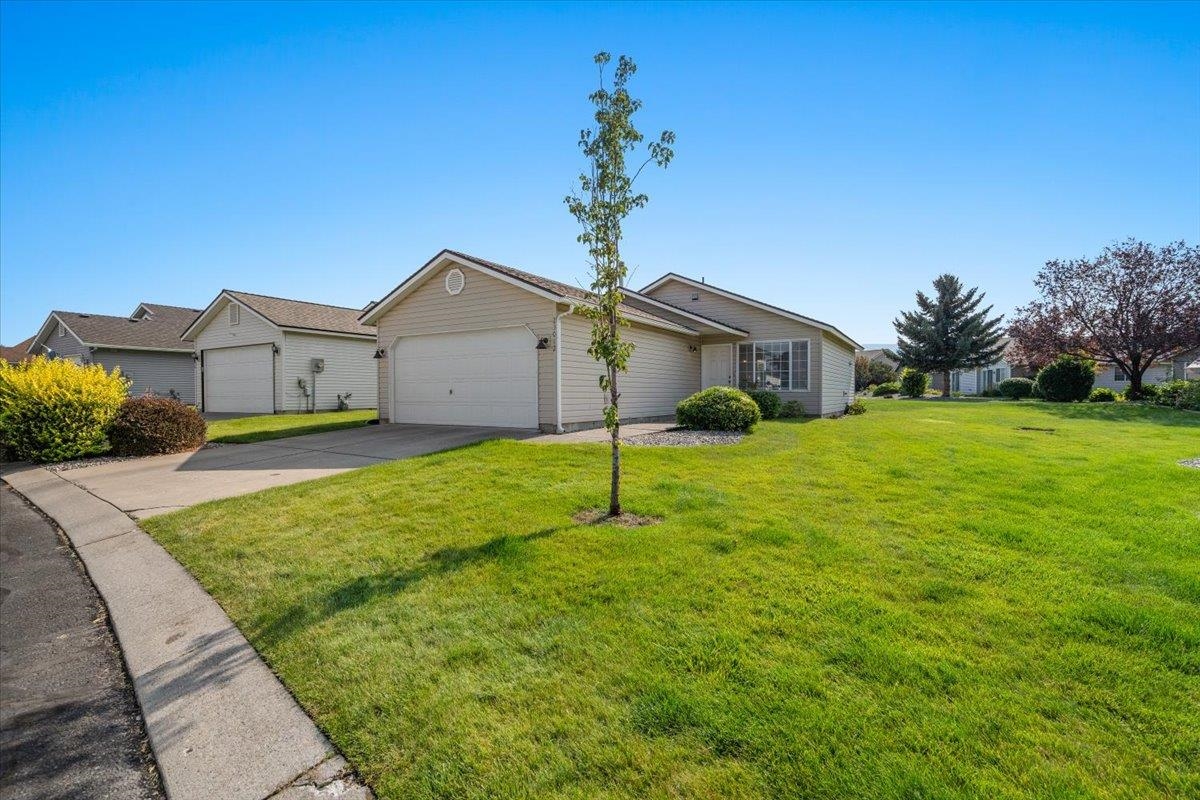 23012 E Oldenburg Ln - Photo 1