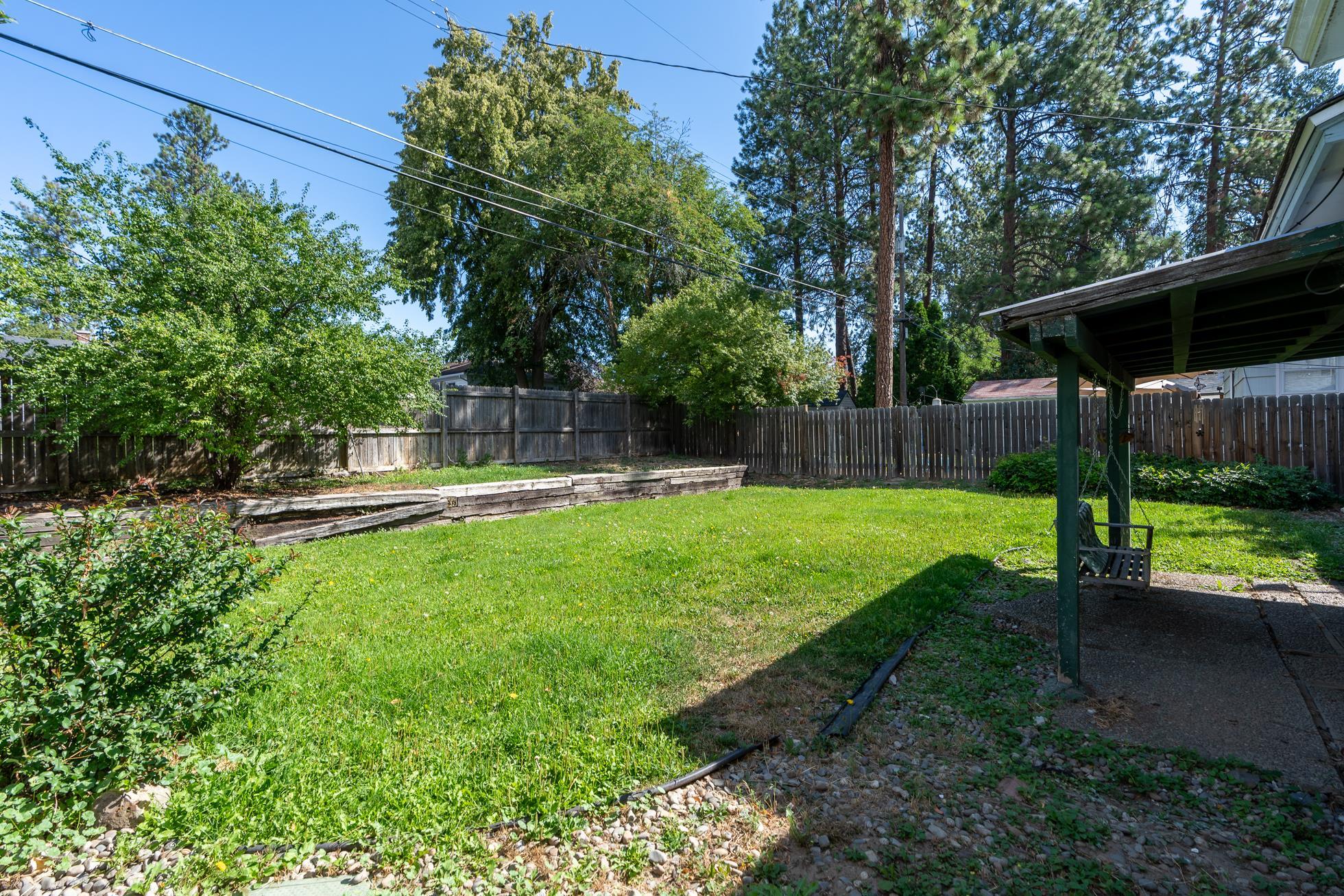 1307 E Thurston Ave - Photo 13