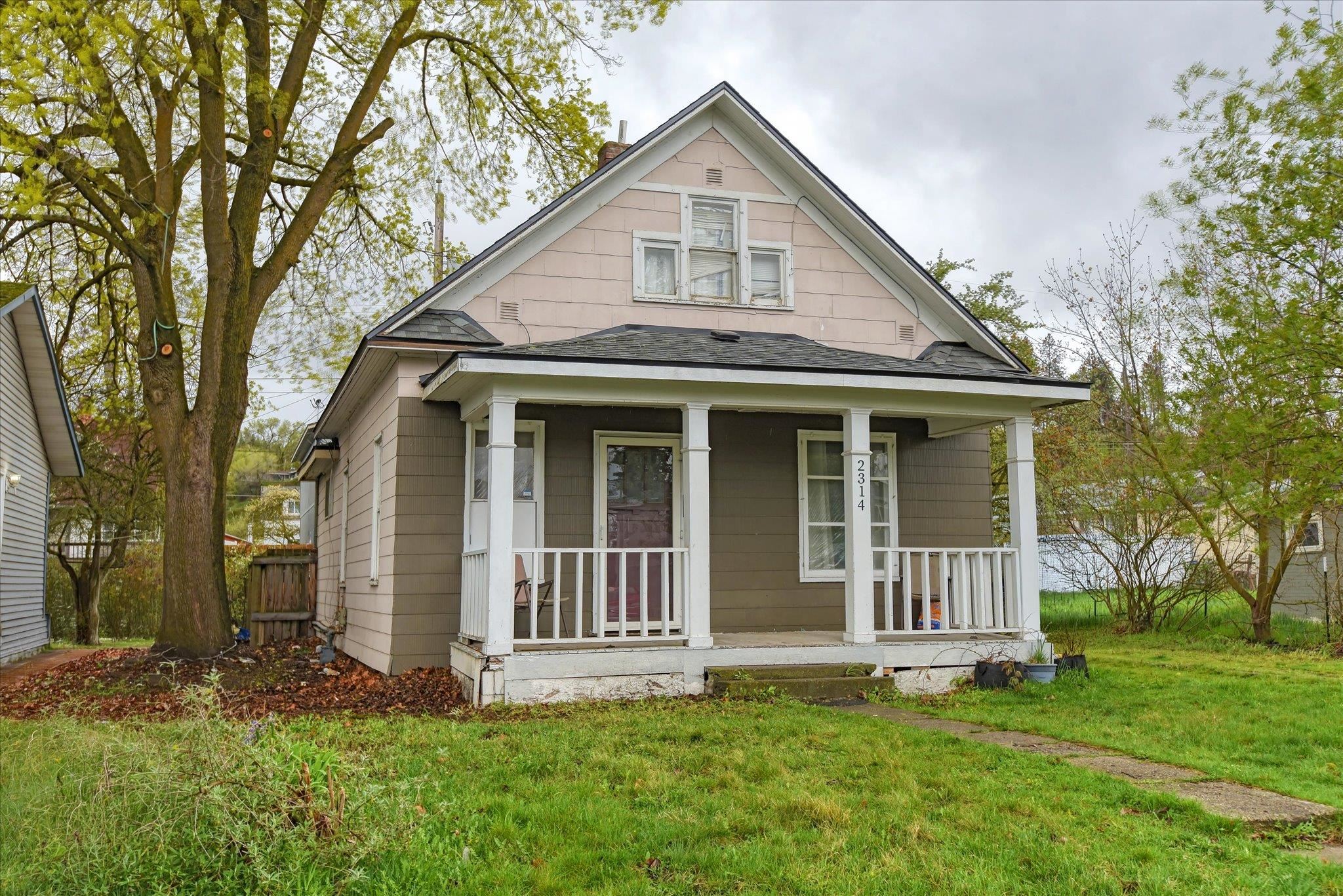 2314 E 6th Ave - Photo 1