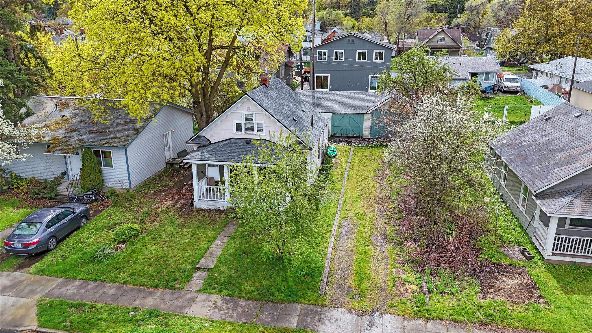 2314 E 6th Ave - Photo 2