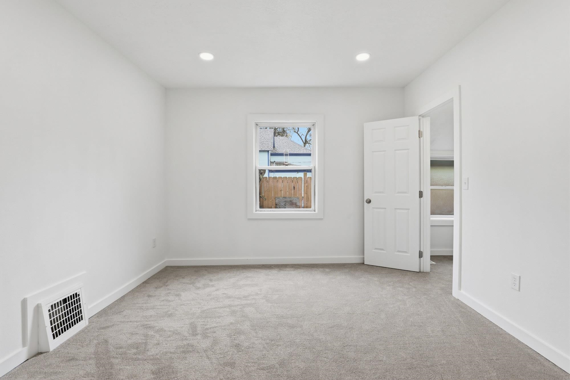 2313 E 5TH Ave - Photo 16