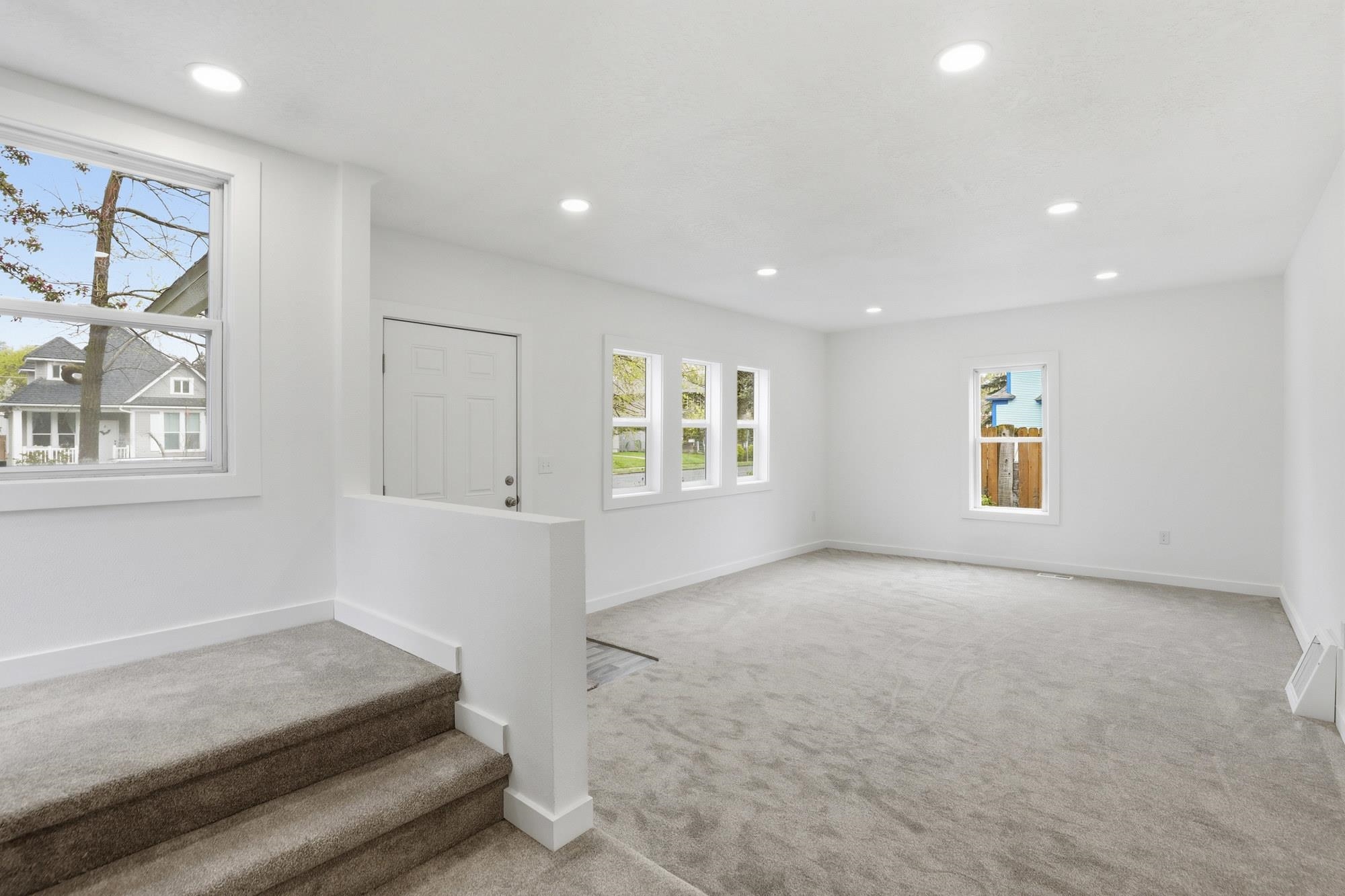 2313 E 5TH Ave - Photo 5