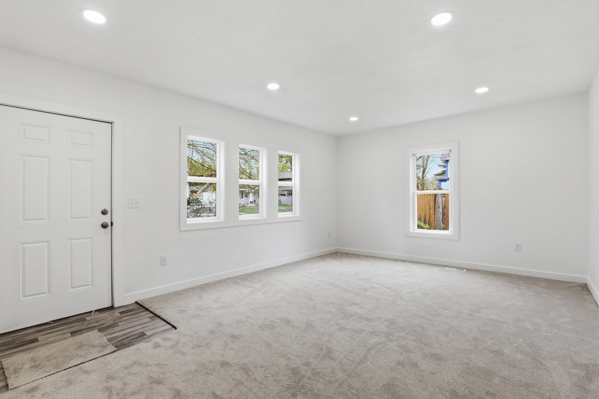 2313 E 5TH Ave - Photo 7