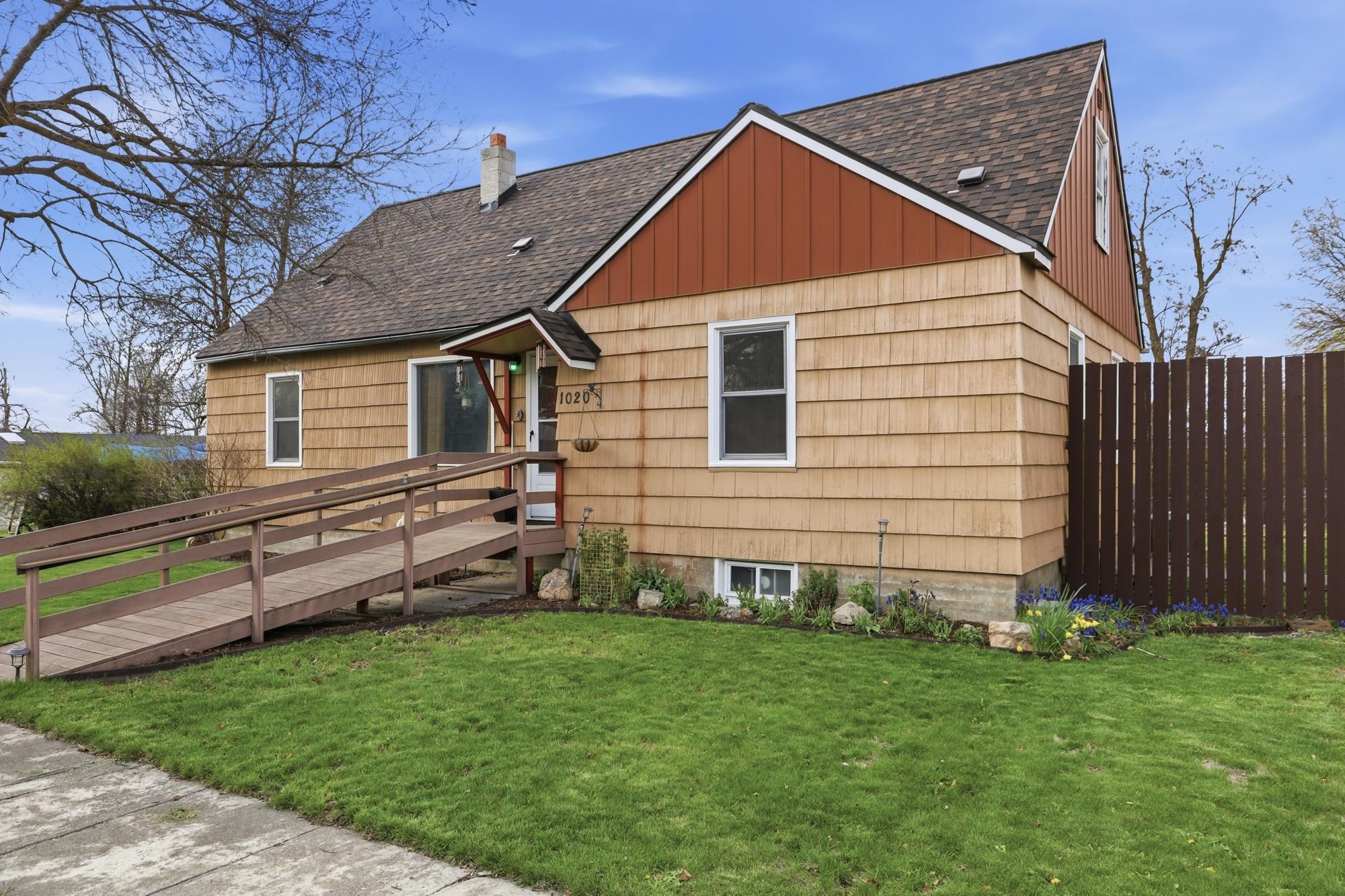 1020 Maxwell St - Photo 2
