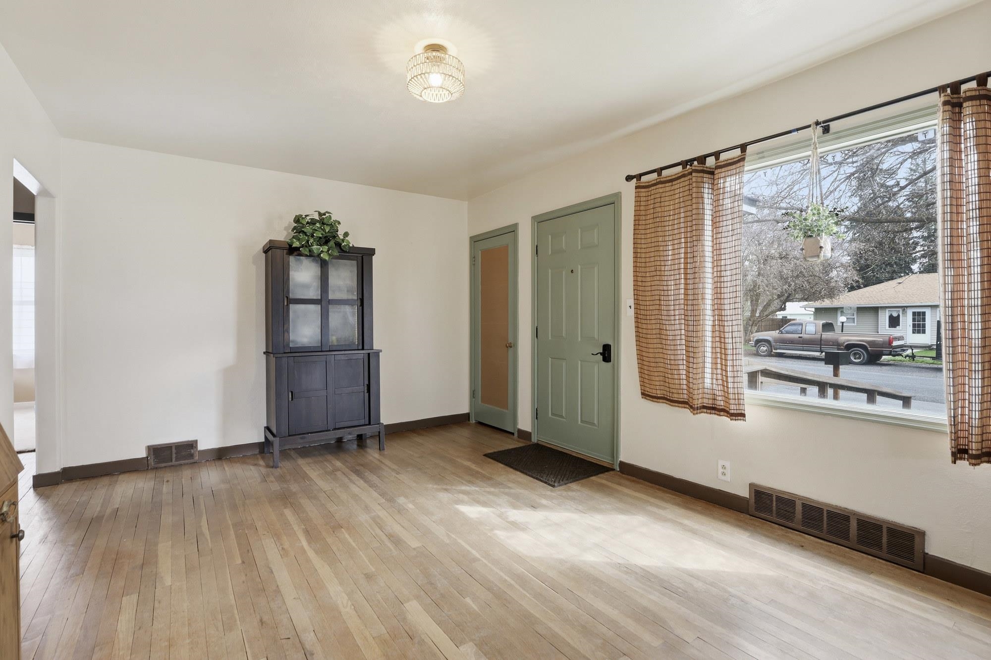 1020 Maxwell St - Photo 5