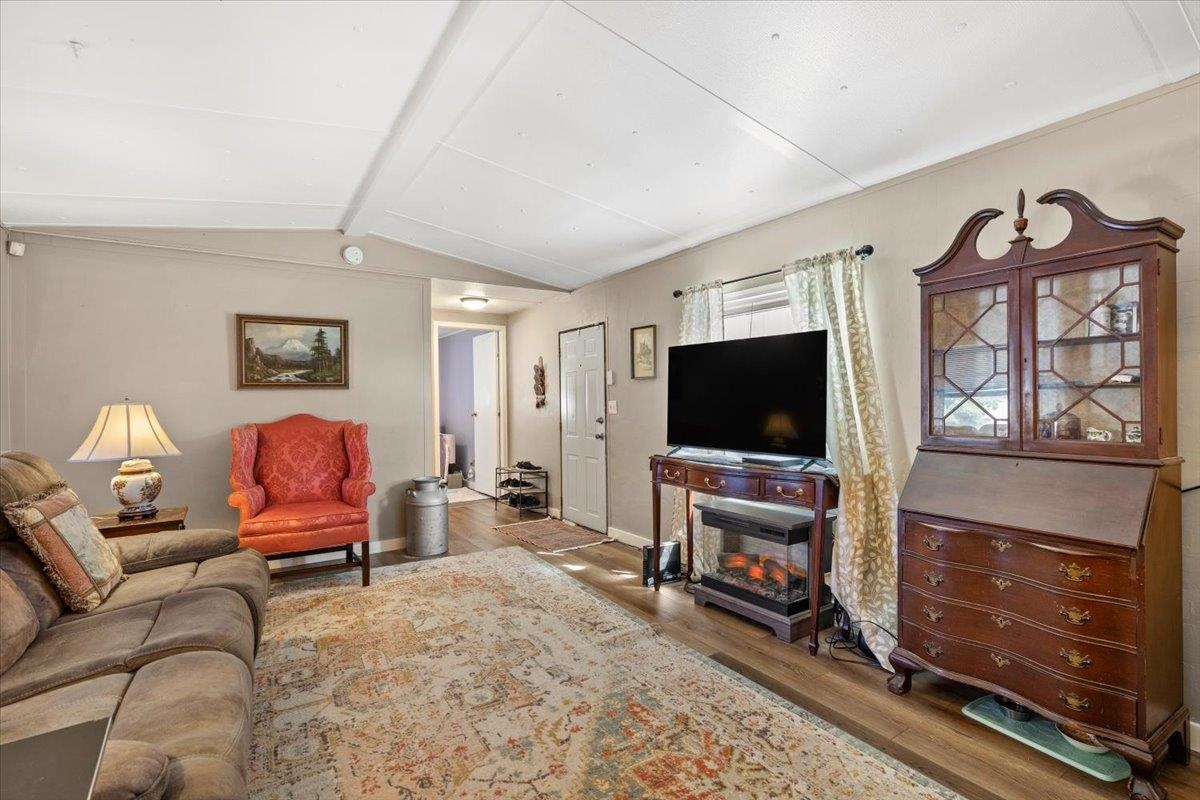 2201 N Craig Rd - Photo 4