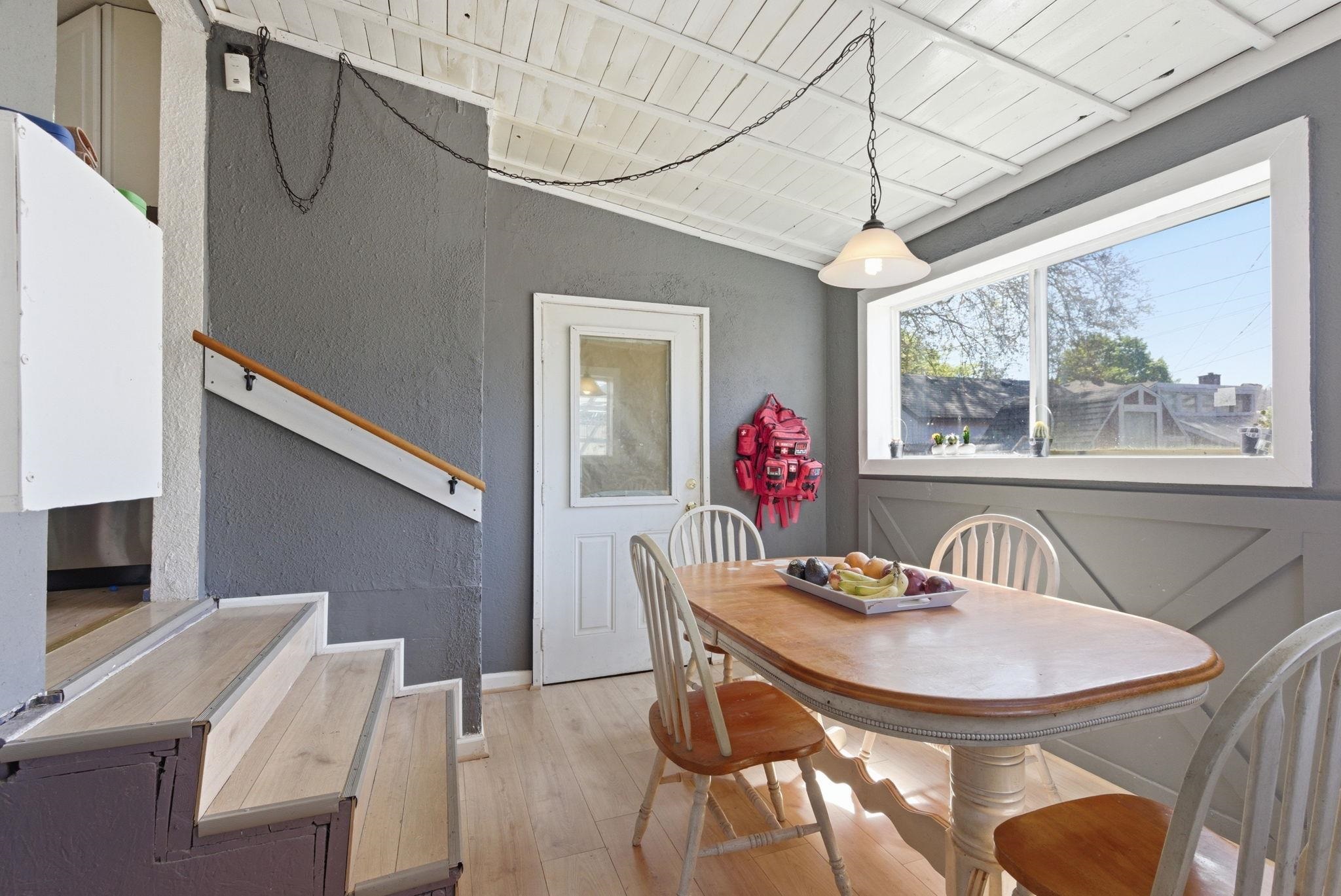 2211 W Rowan Ave - Photo 18