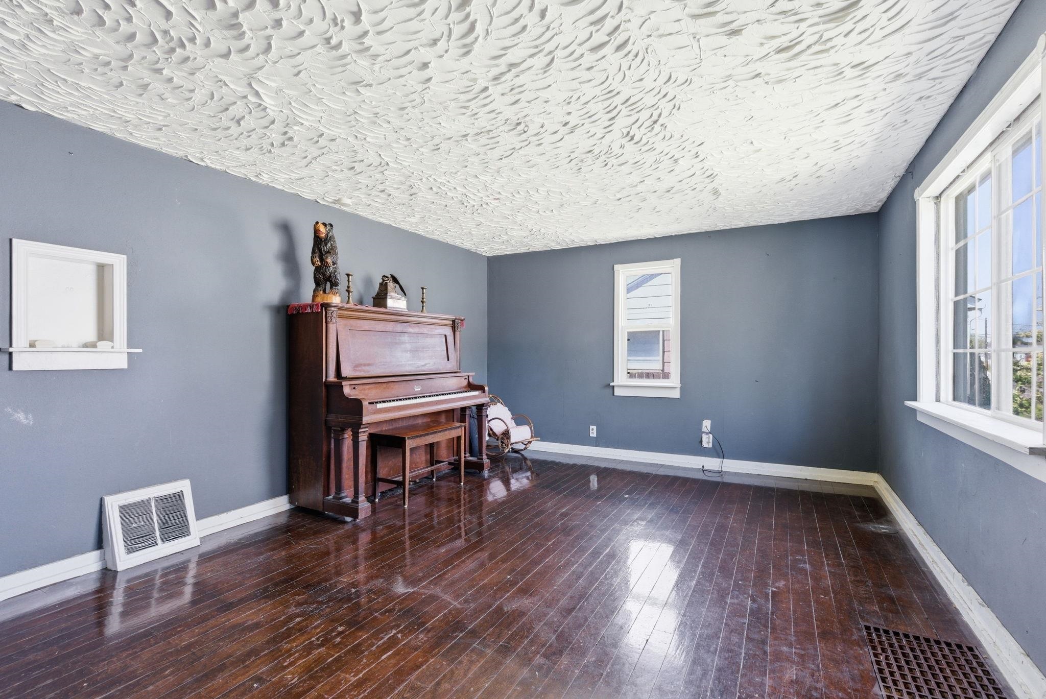 2211 W Rowan Ave - Photo 5