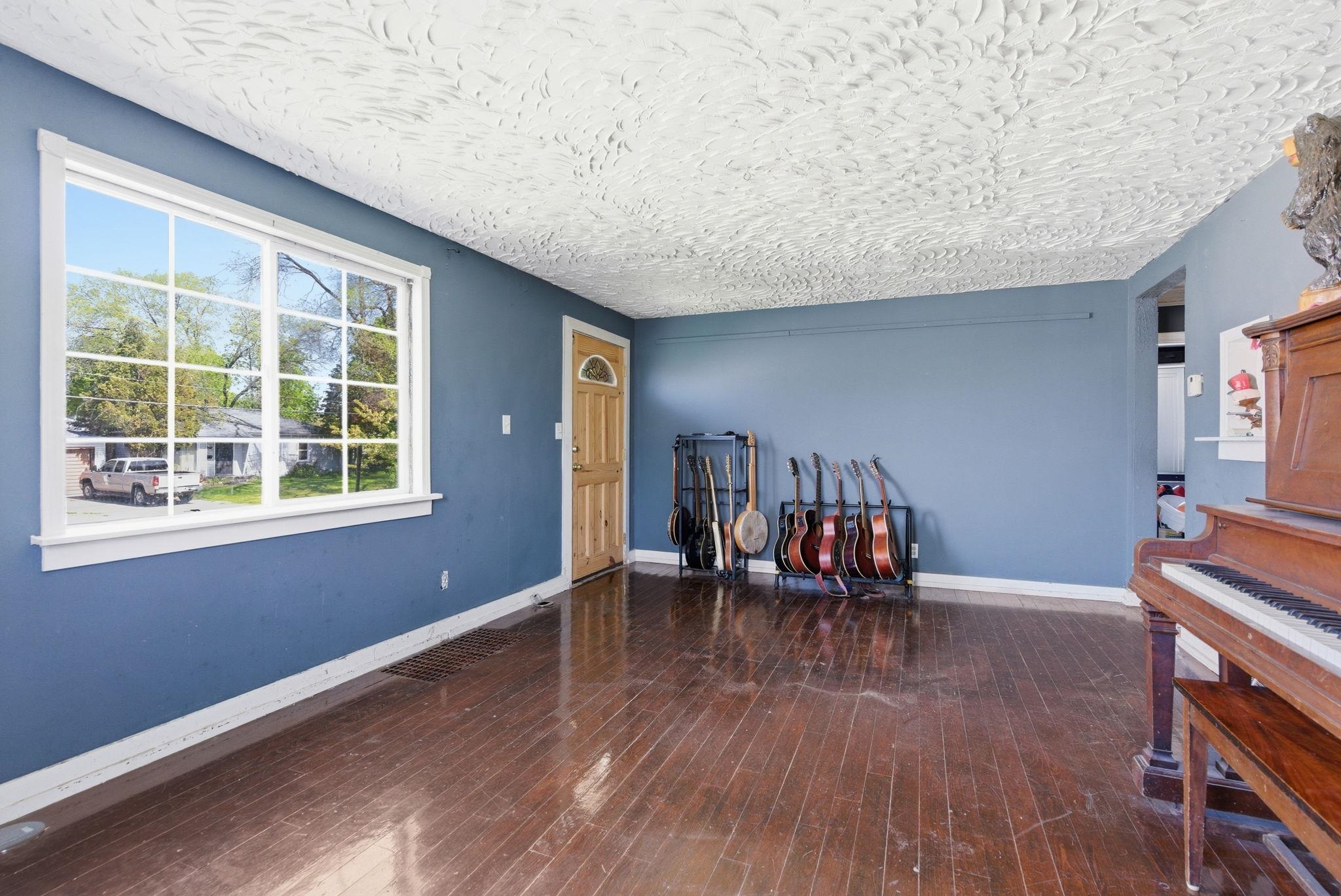2211 W Rowan Ave - Photo 6