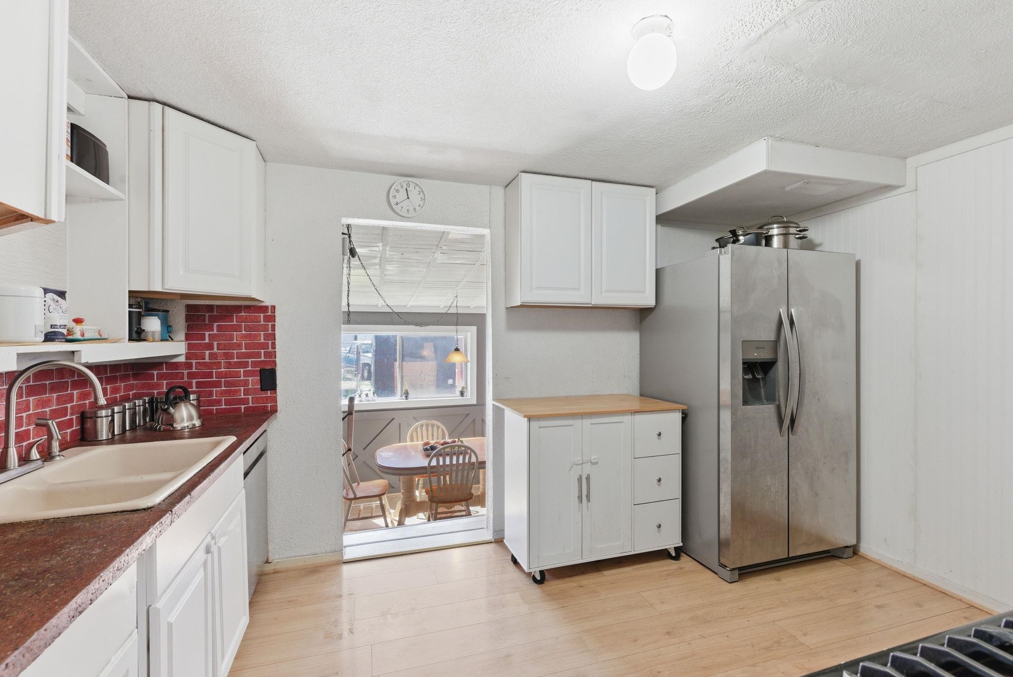 2211 W Rowan Ave - Photo 9