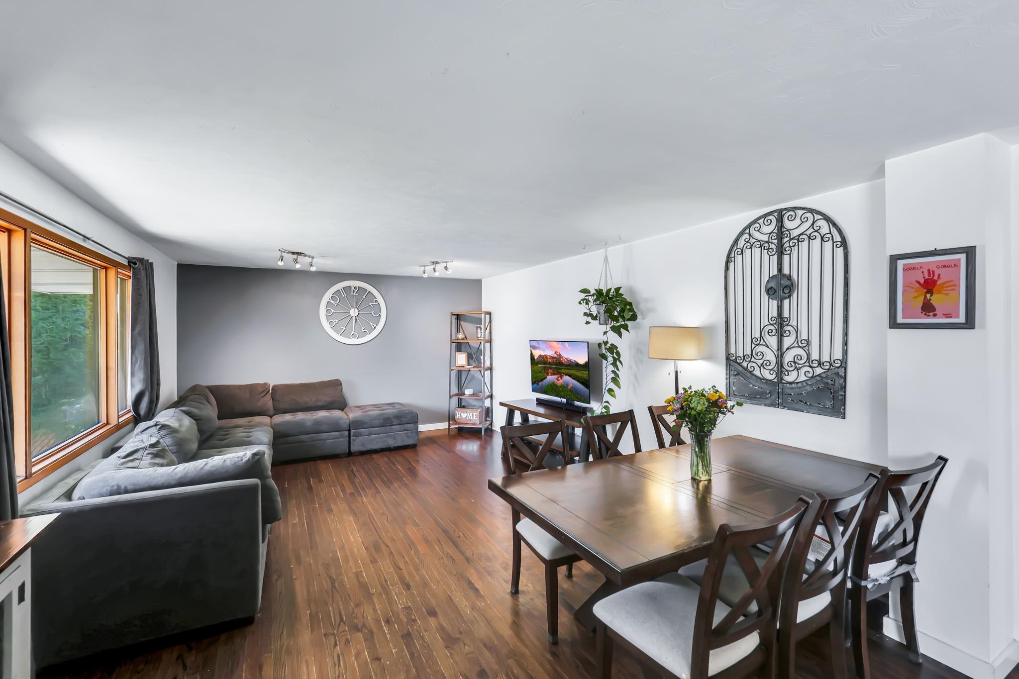 5917 N ADDISON St - Photo 3