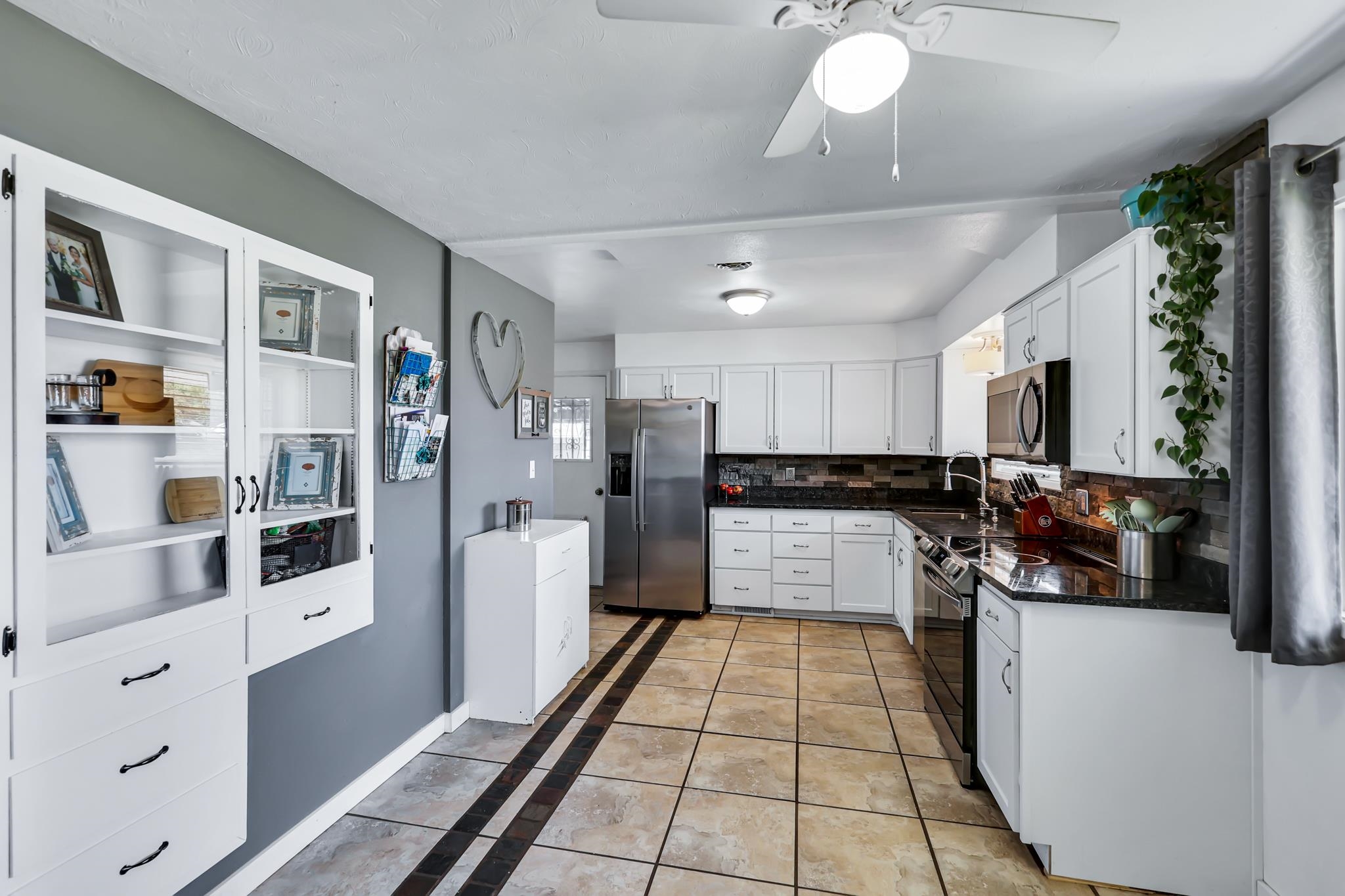 5917 N ADDISON St - Photo 9