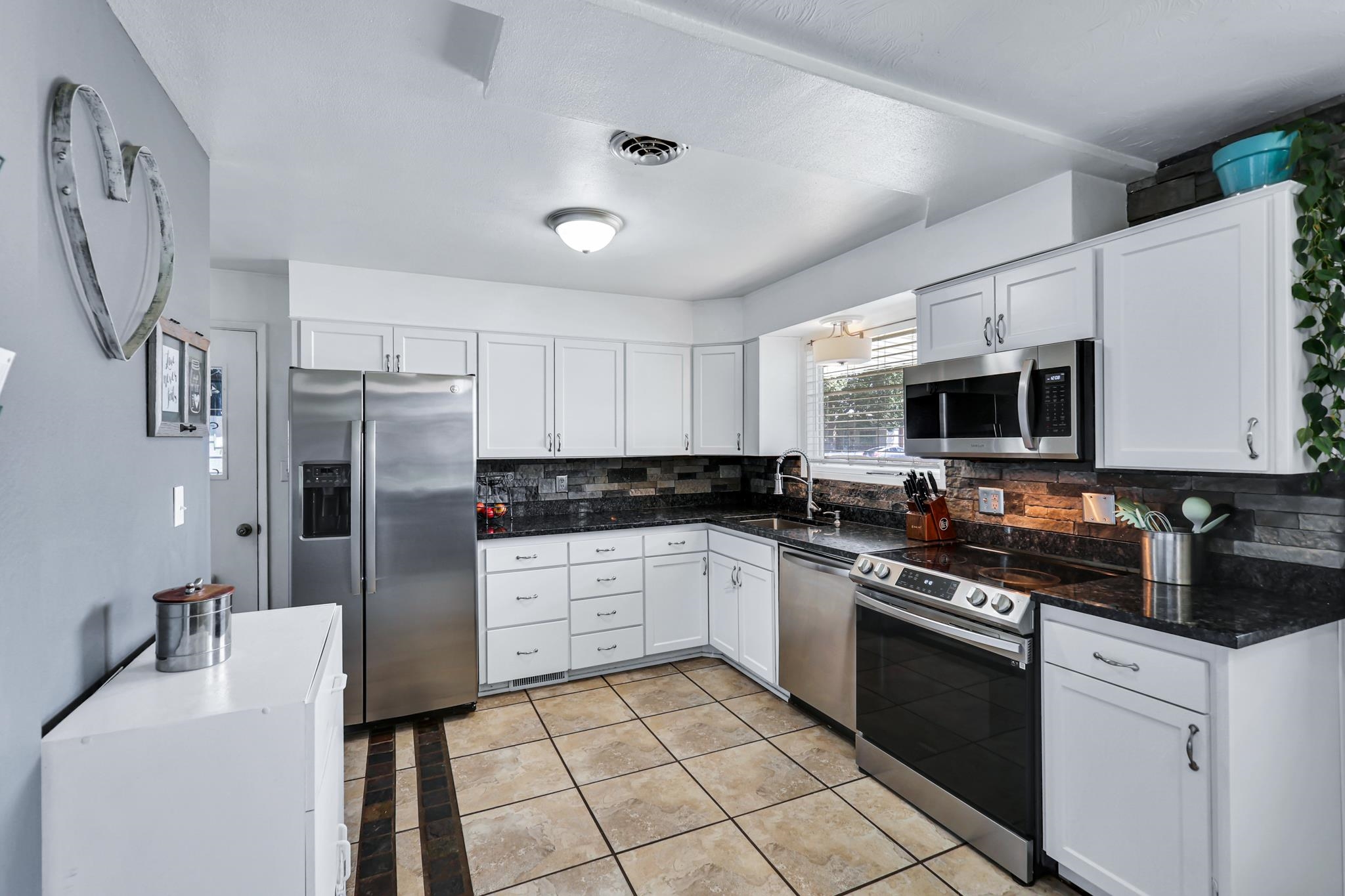 5917 N ADDISON St - Photo 10