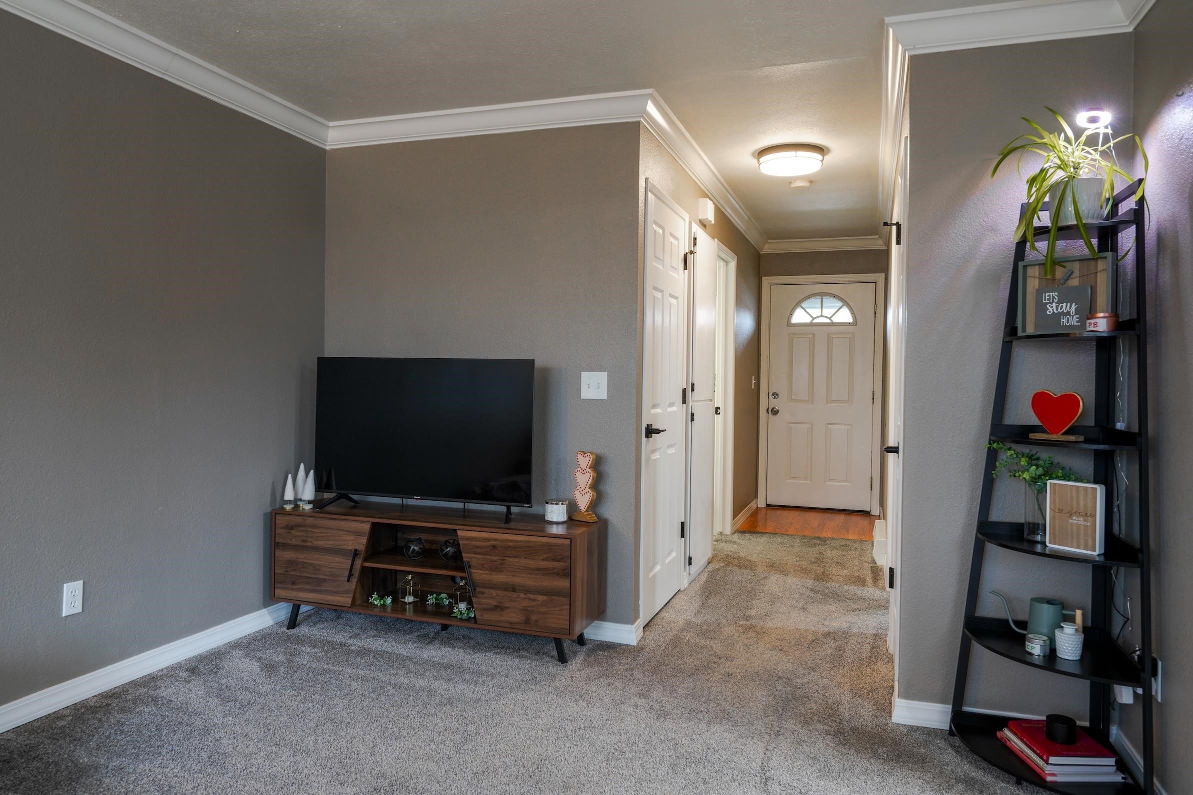 222 N Hutchinson Rd - Photo 4