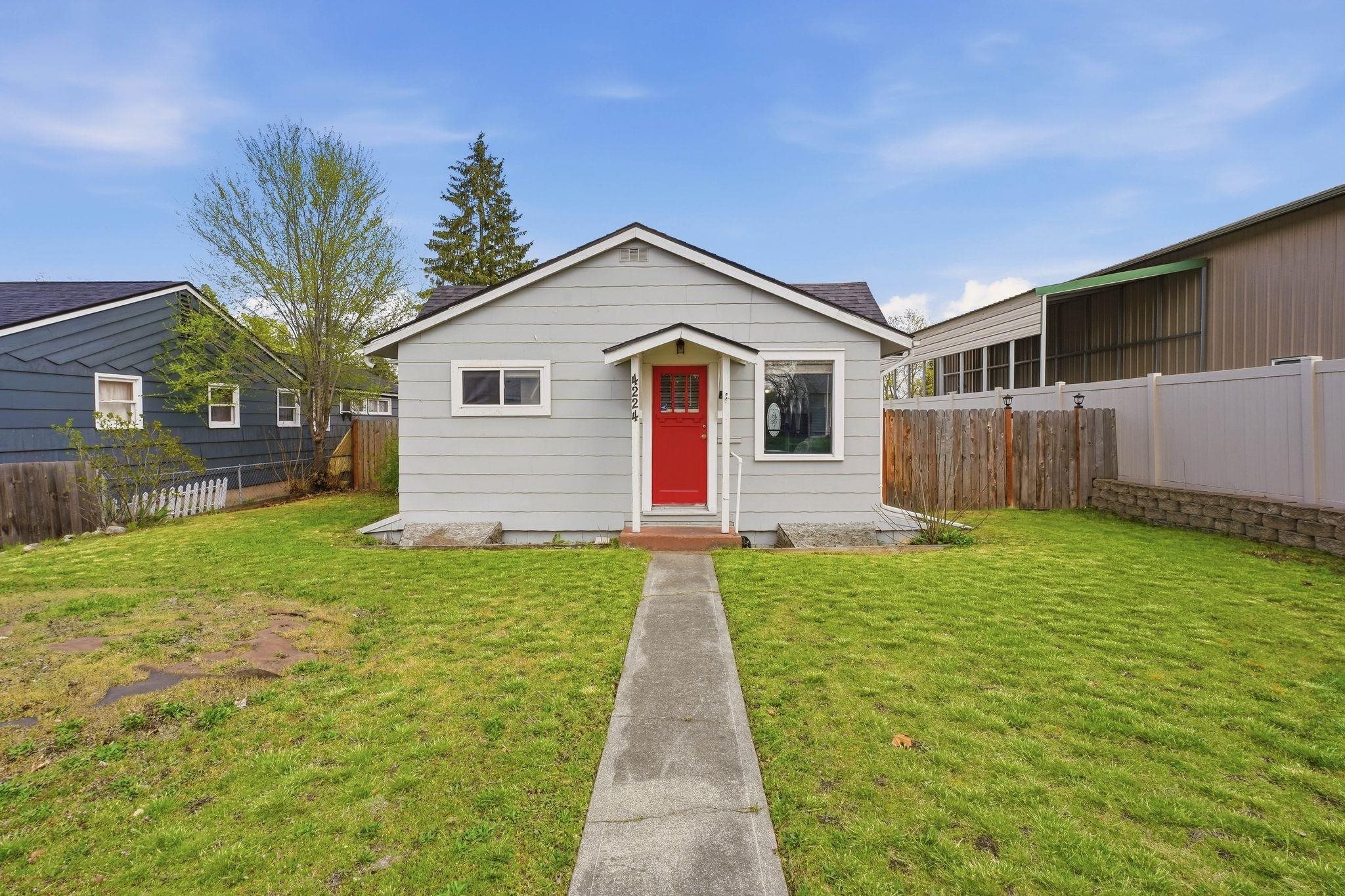 4224 N Maple St - Photo 1