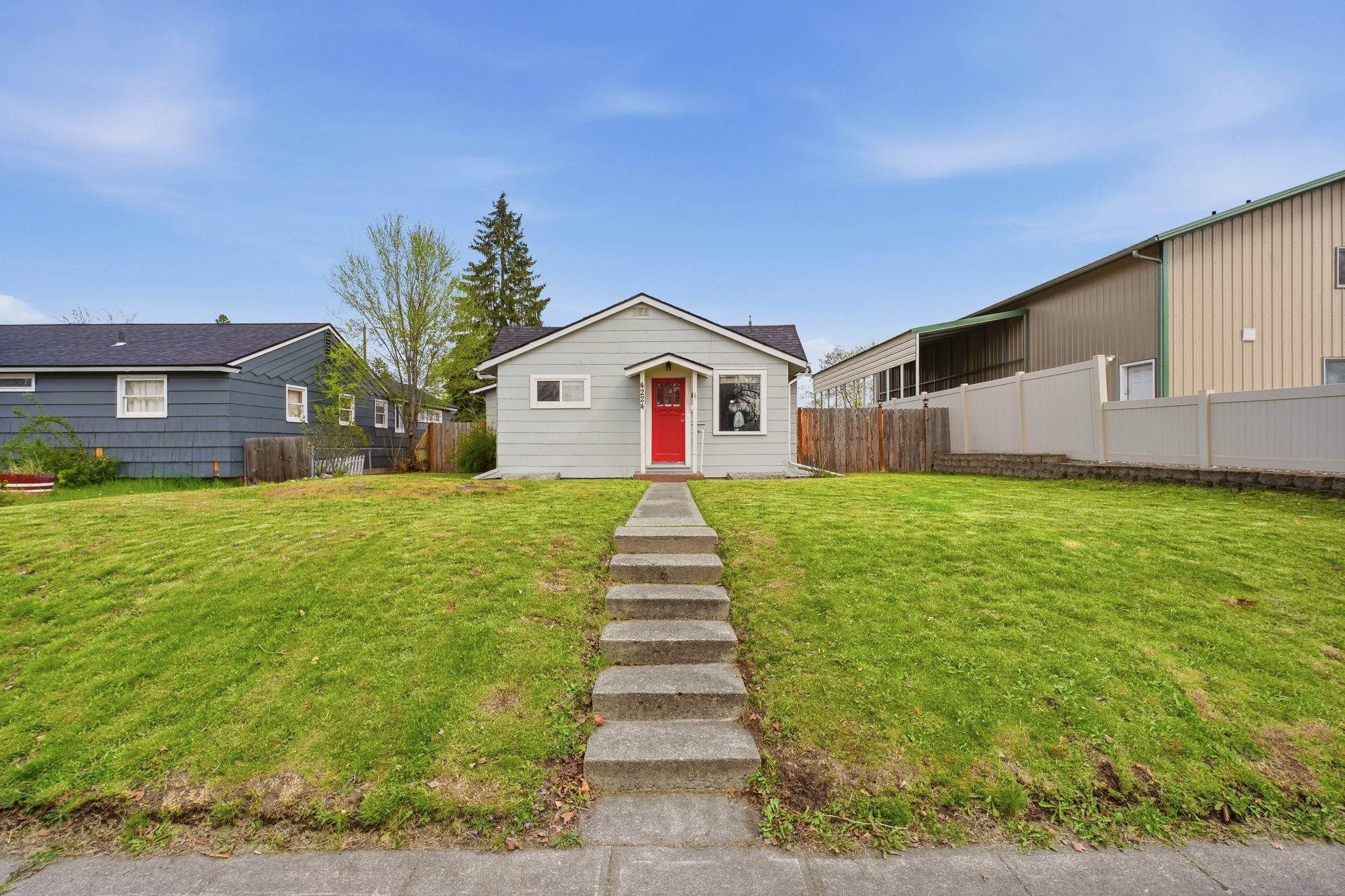 4224 N Maple St - Photo 2
