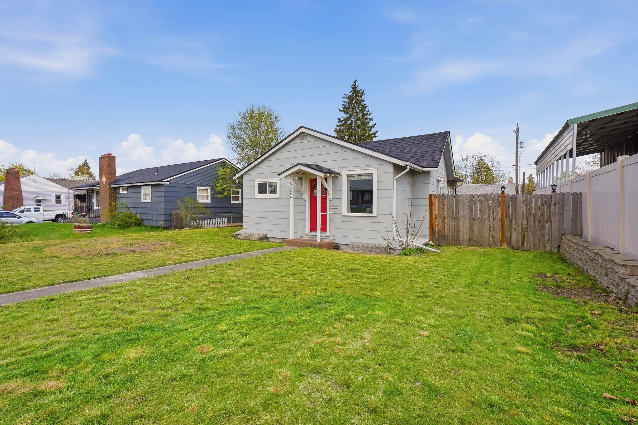4224 N Maple St - Photo 3