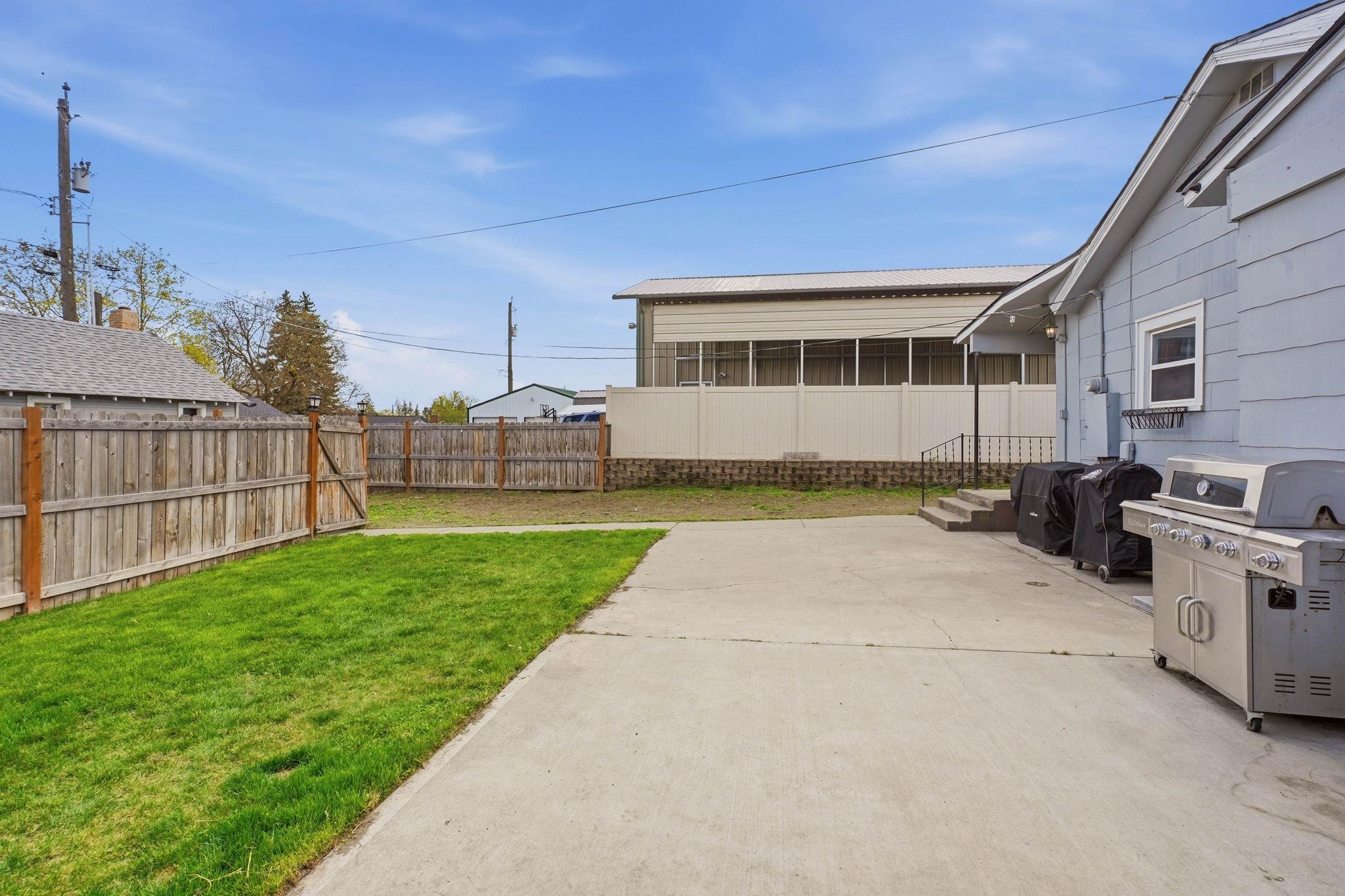 4224 N Maple St - Photo 29