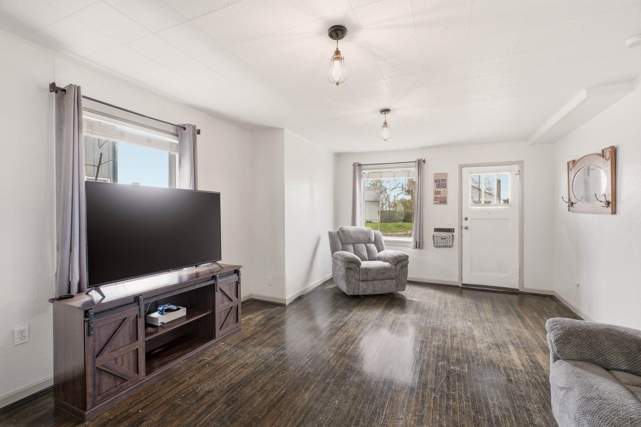 4224 N Maple St - Photo 5