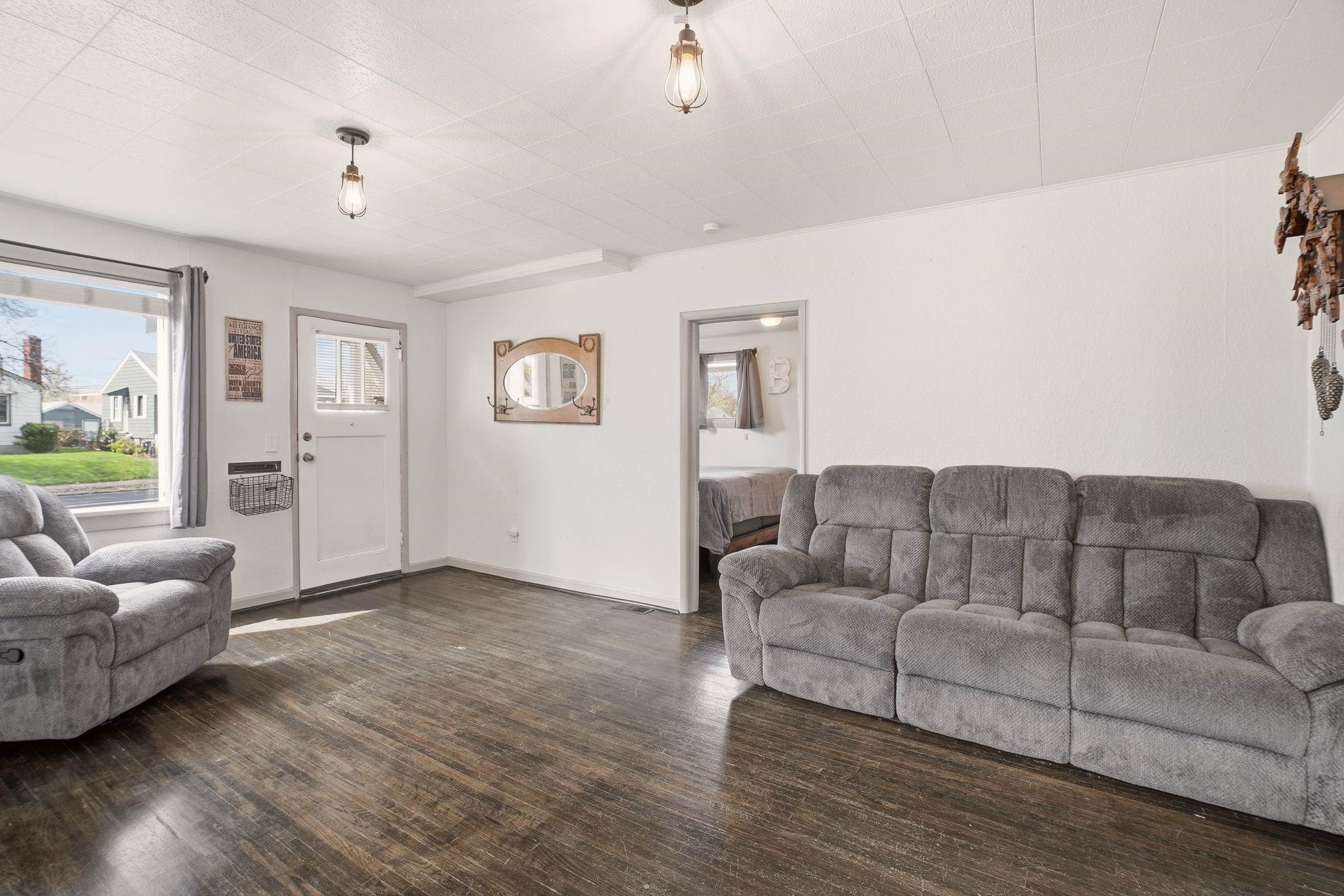 4224 N Maple St - Photo 7