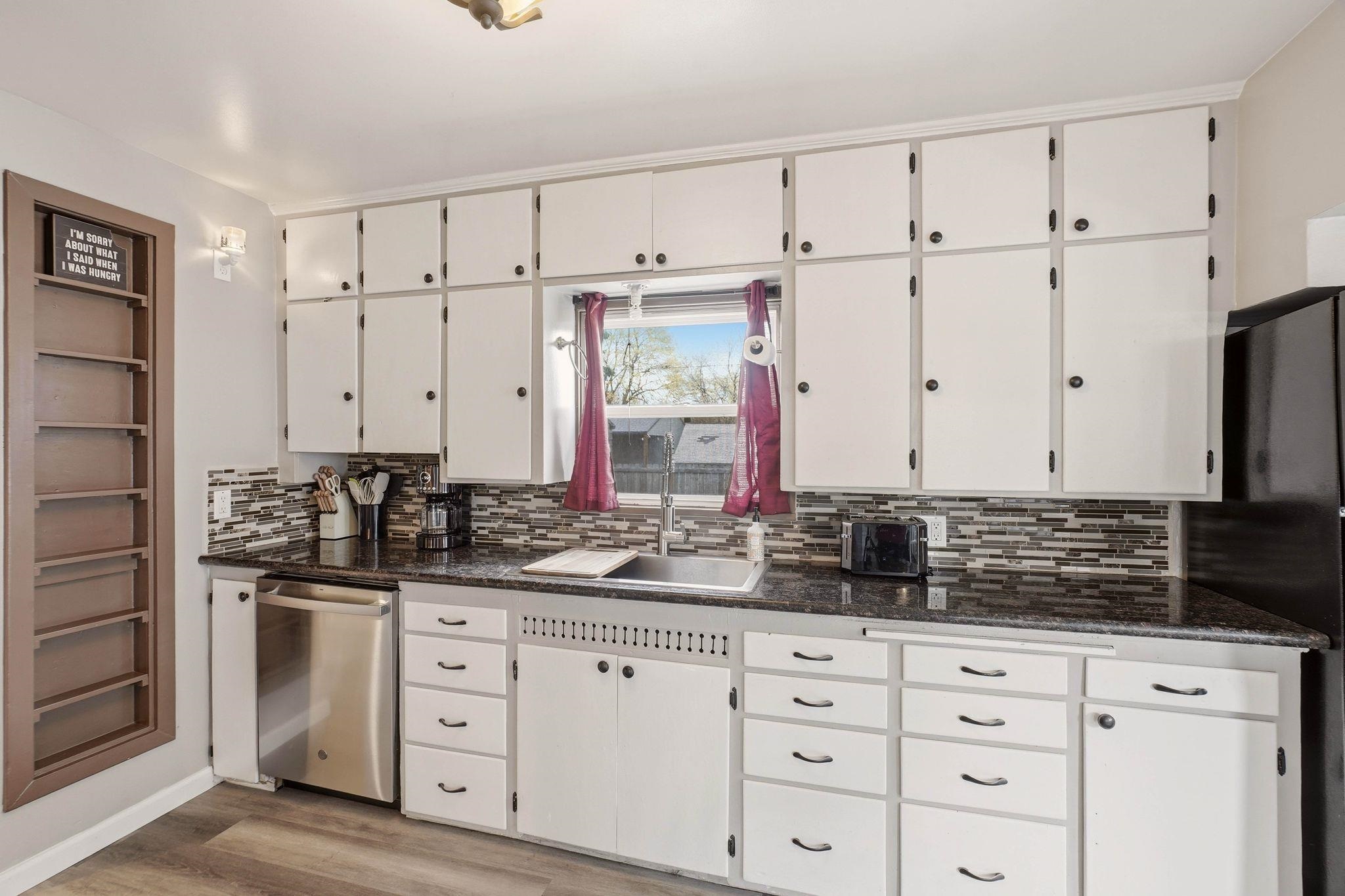 4224 N Maple St - Photo 9