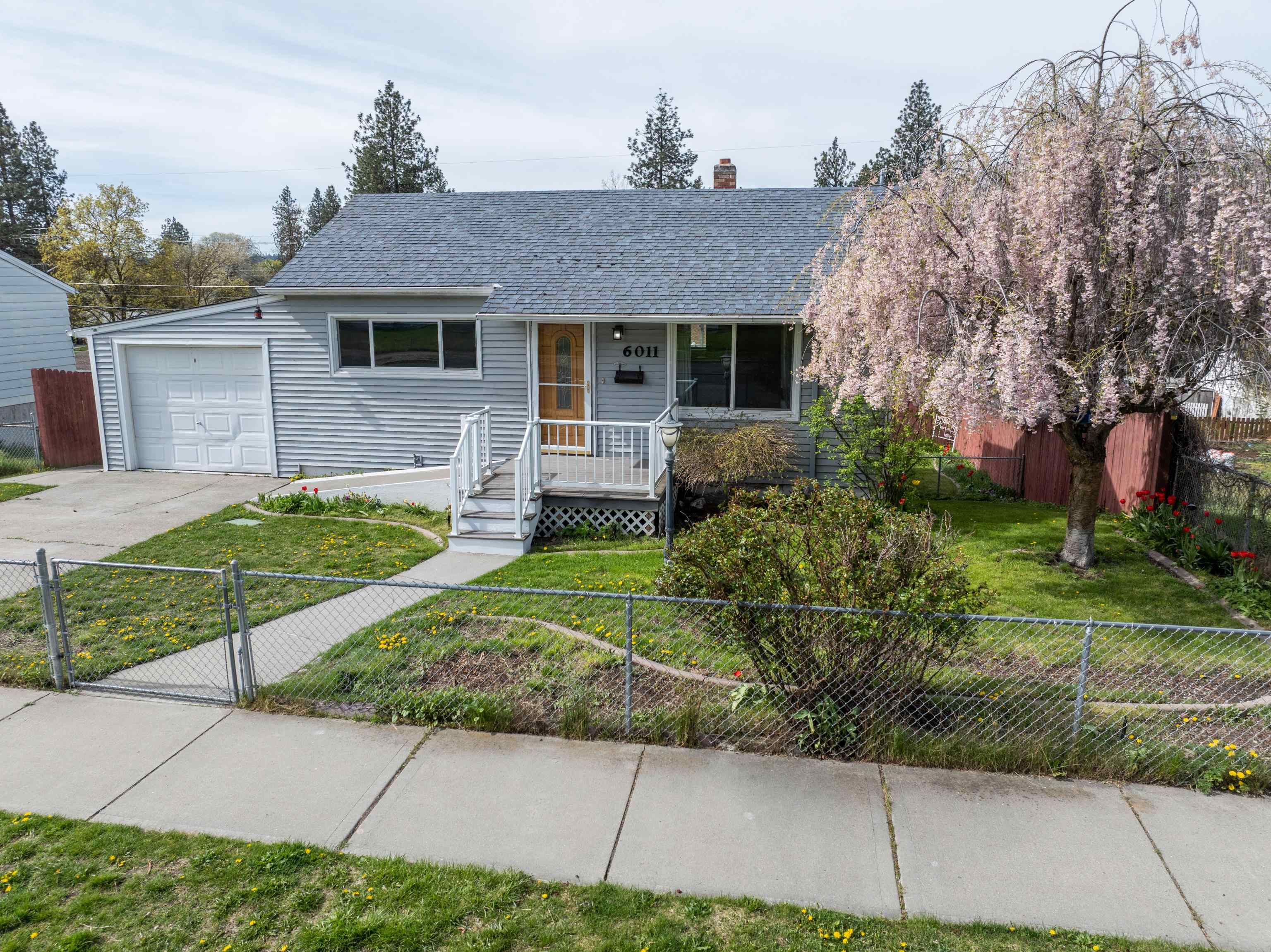 6011 N Forest Blvd - Photo 1