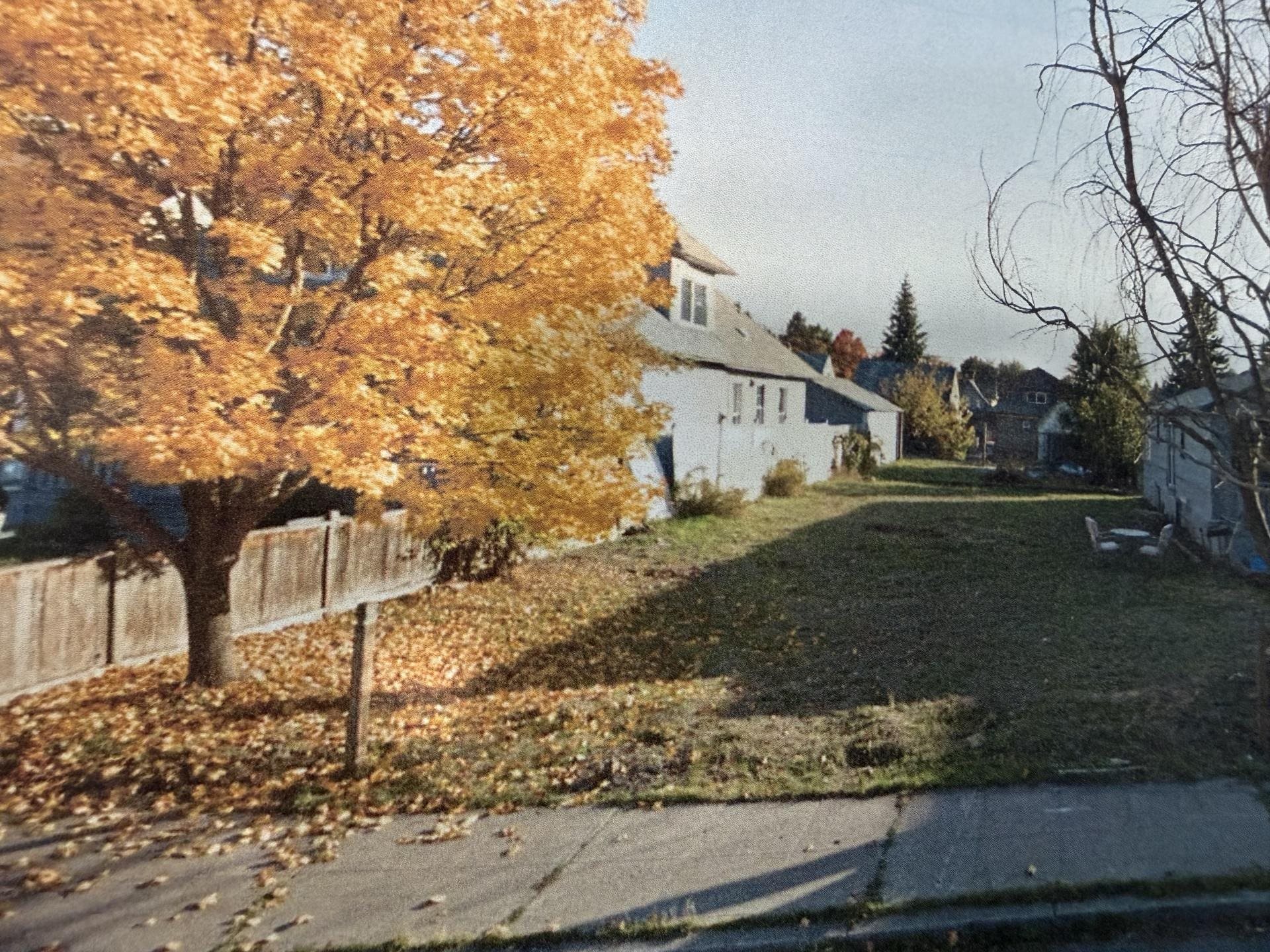 2619 W Sharp Ave - Photo 1
