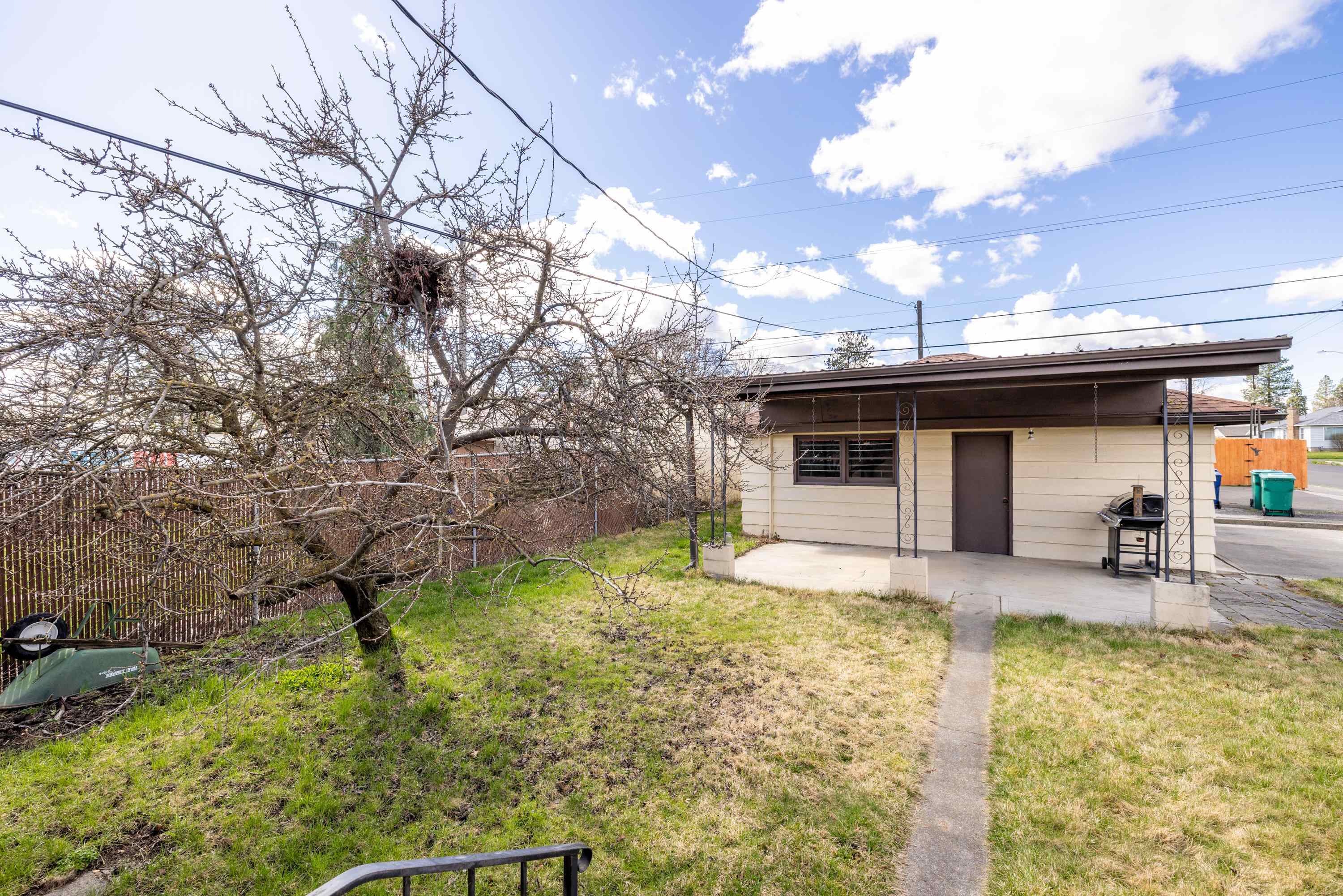 337 W Wabash Ave - Photo 4