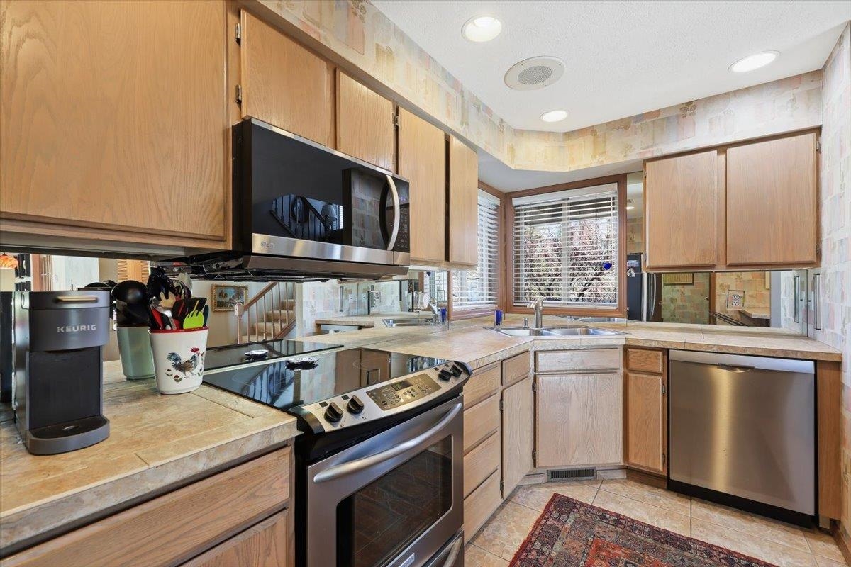 3001 S Winthrop Ln - Photo 5