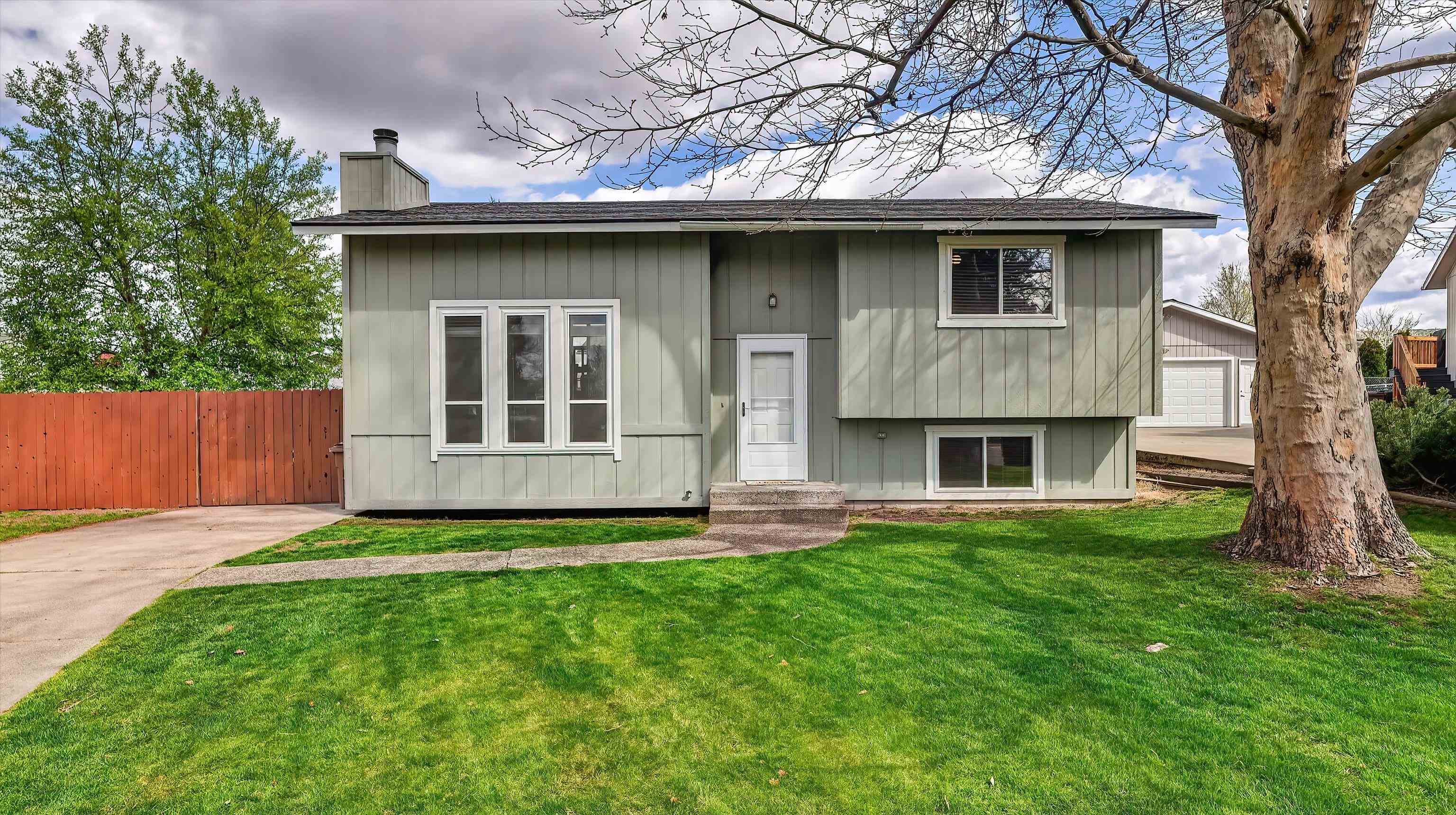 630 E Bull Run Ct - Photo 1