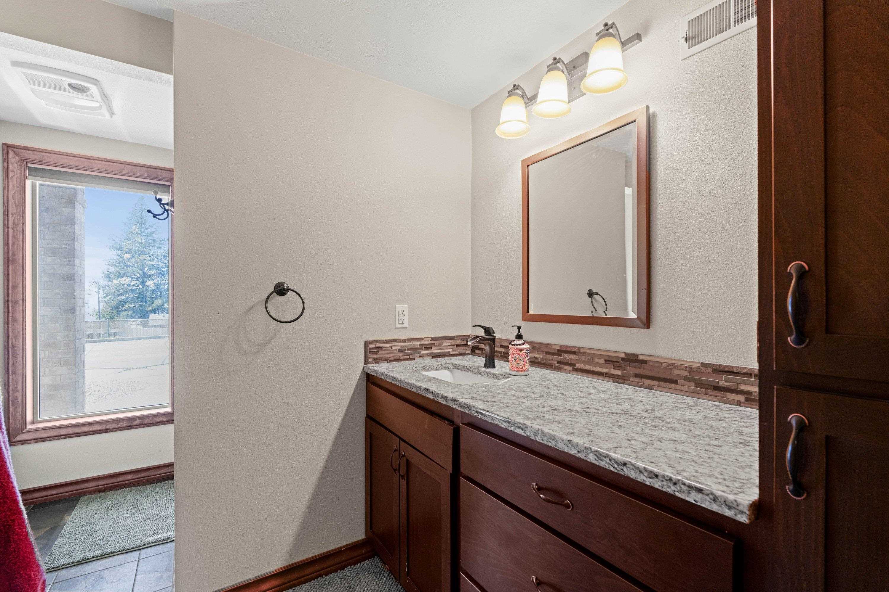 105 N Sprague St - Photo 34
