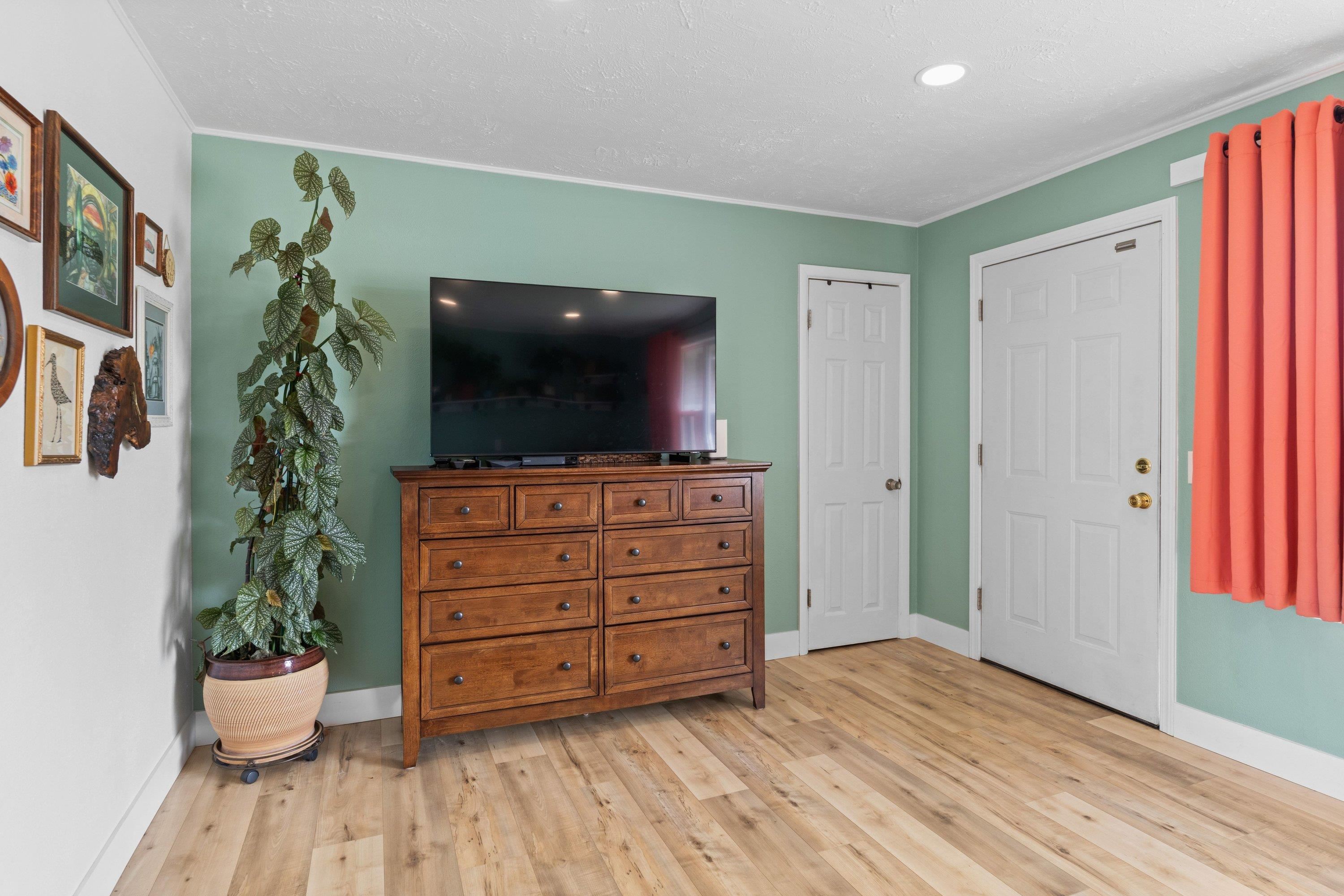 8719 E Valleyway Ave - Photo 7