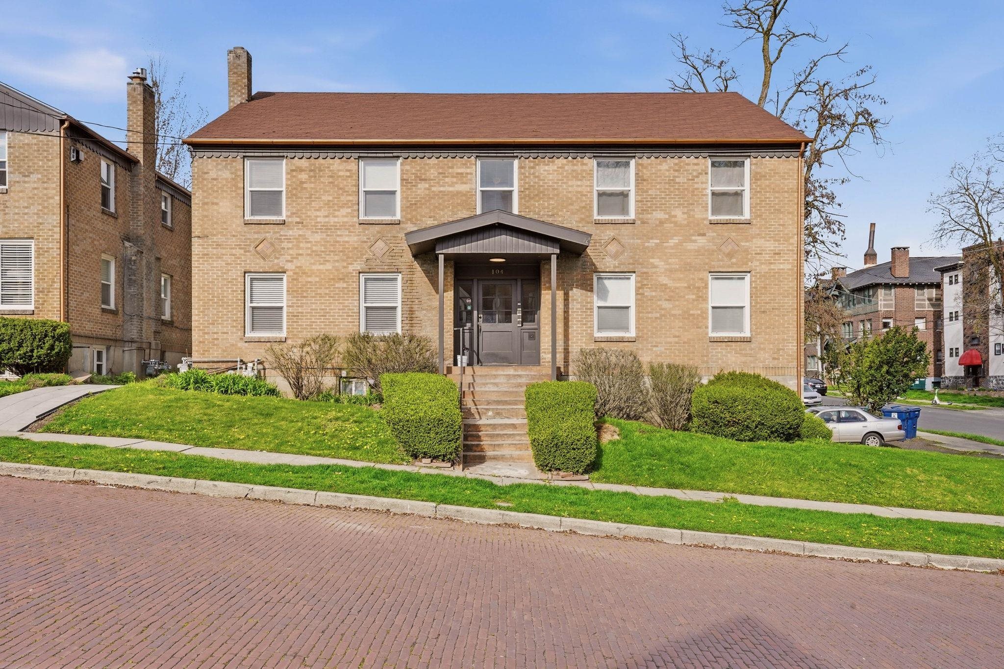 104 S Oak St - Photo 1